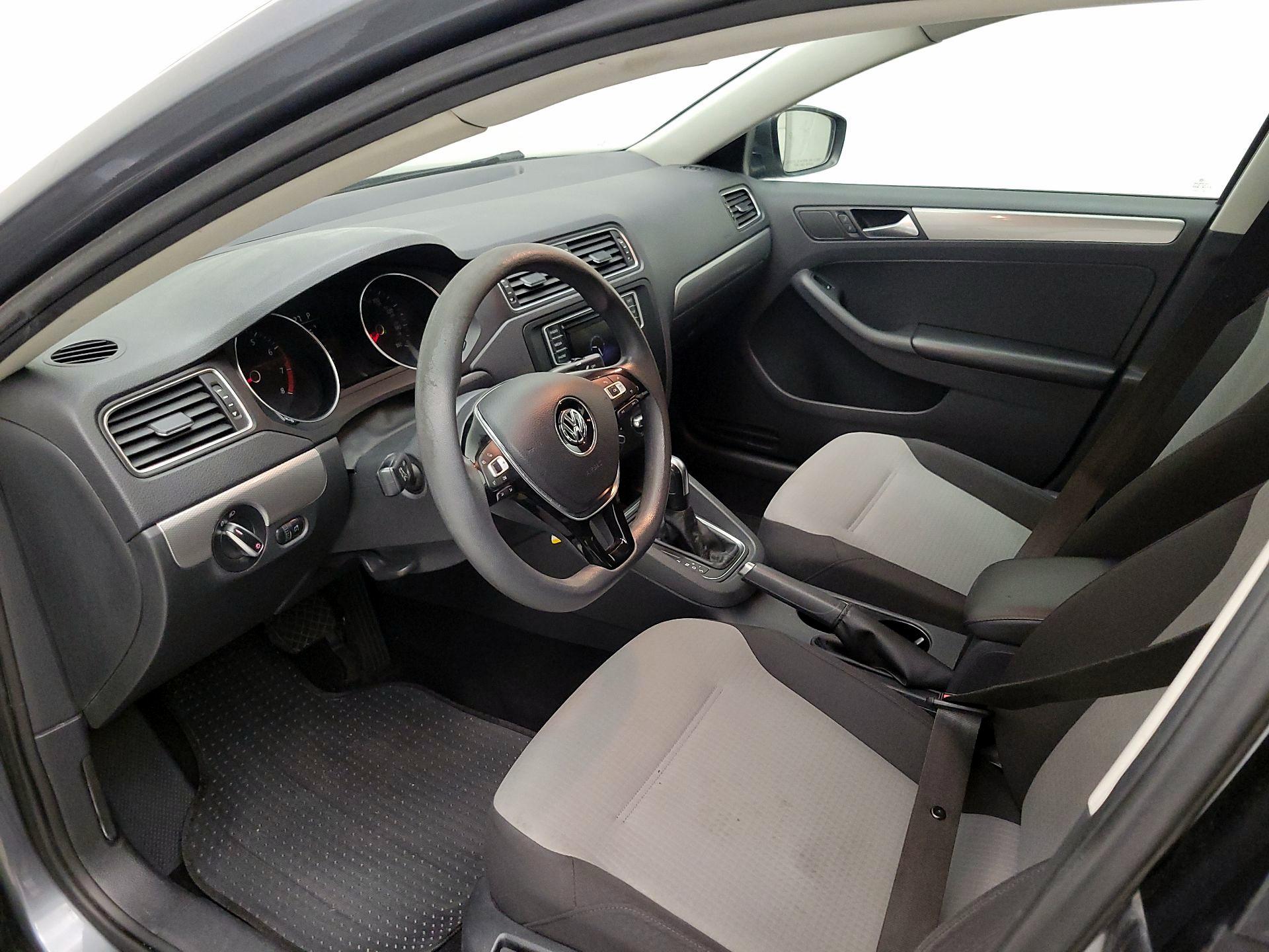 Thumbnail: 2017 Volkswagen Jetta - 11