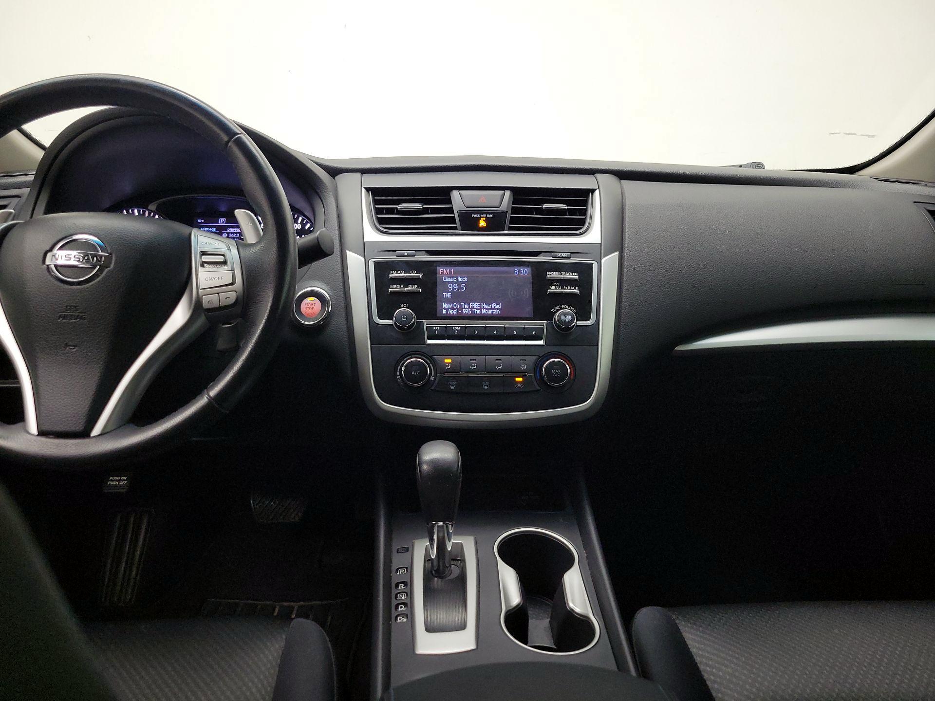 Thumbnail: 2017 Nissan Altima - 9