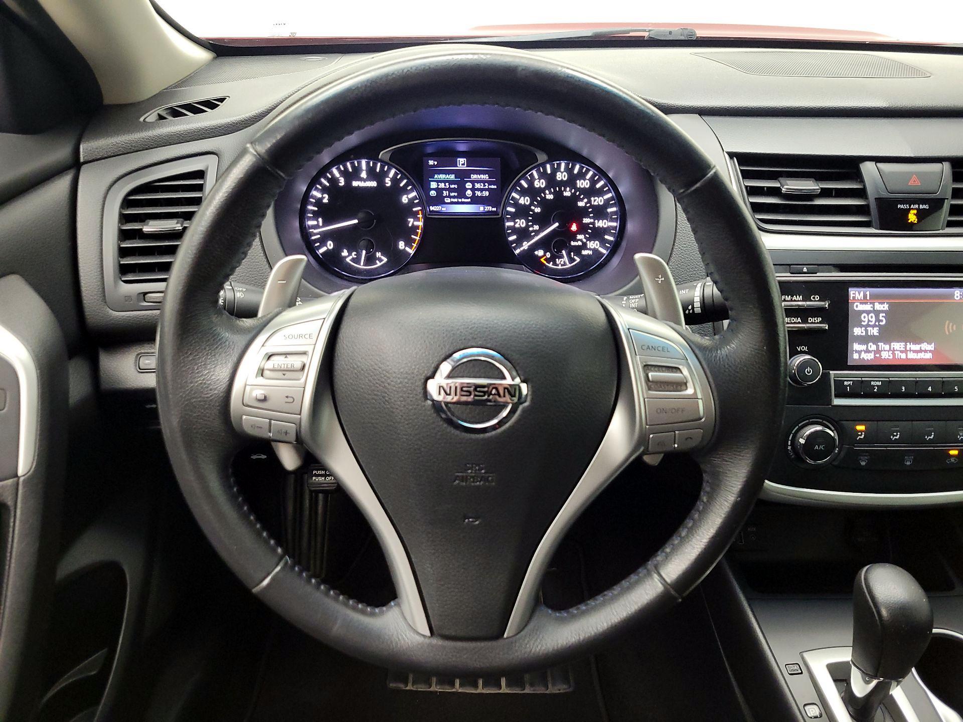 Thumbnail: 2017 Nissan Altima - 10