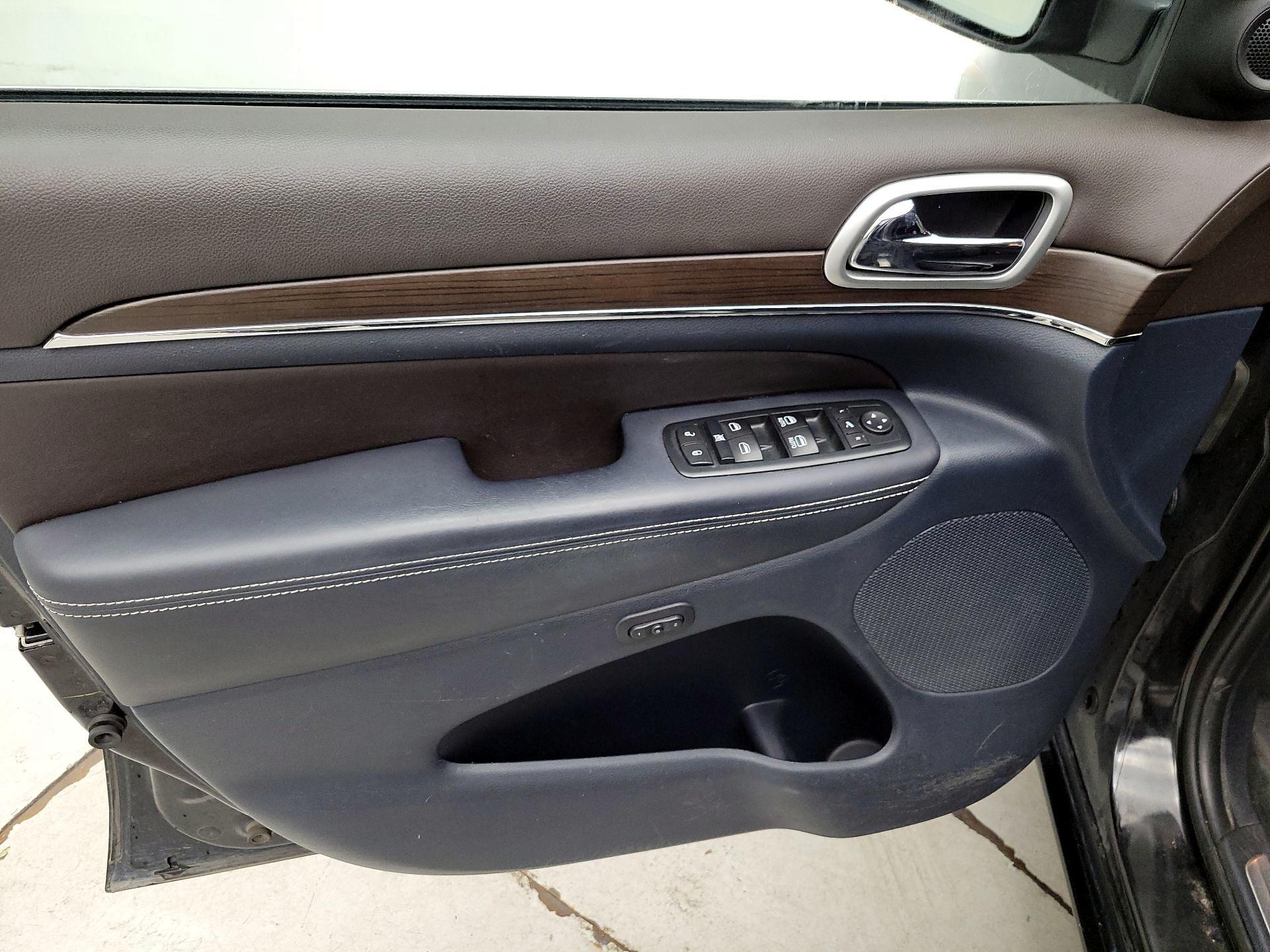 Thumbnail: 2015 Jeep Grand Cherokee - 12