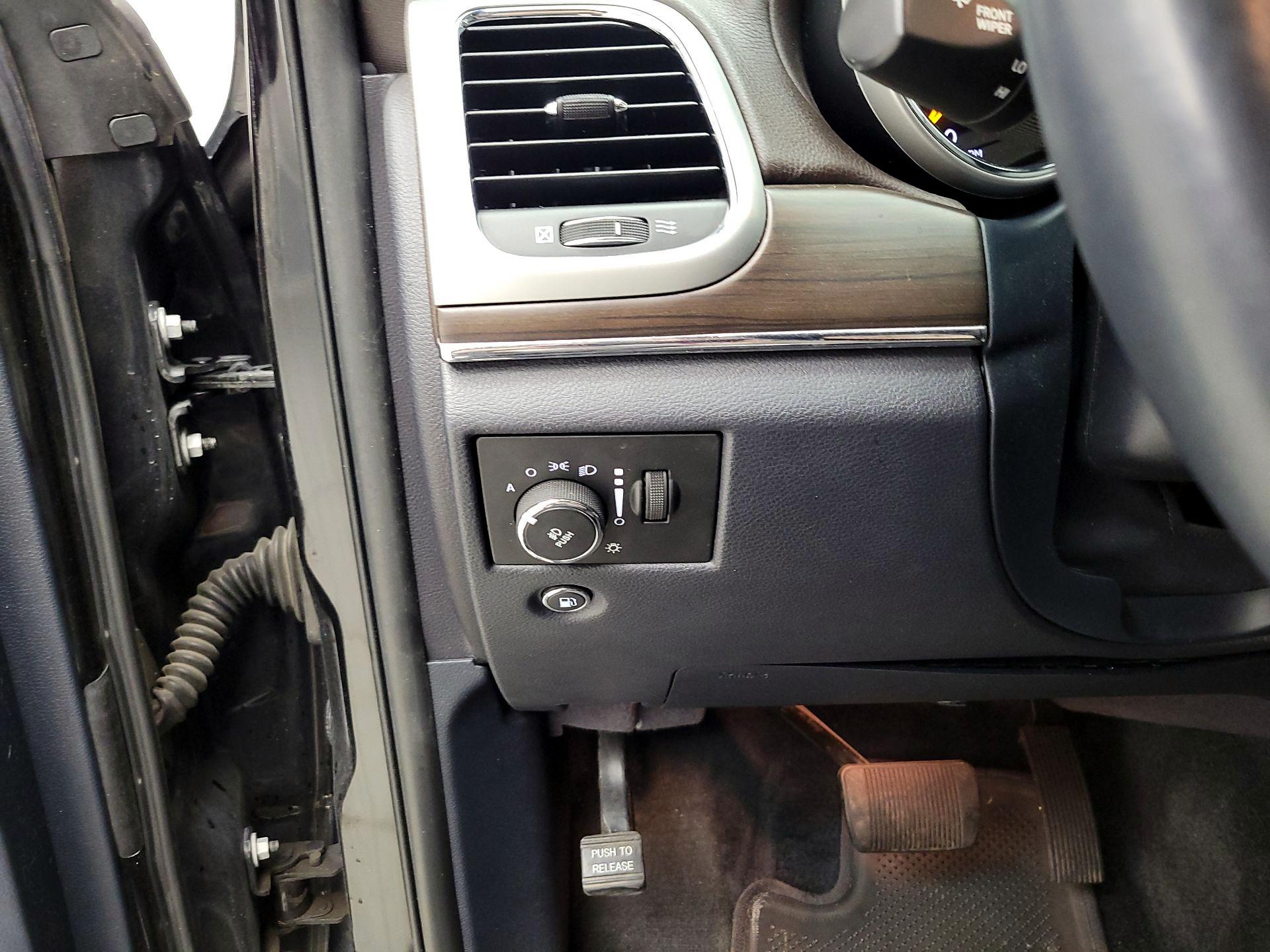 Thumbnail: 2015 Jeep Grand Cherokee - 13