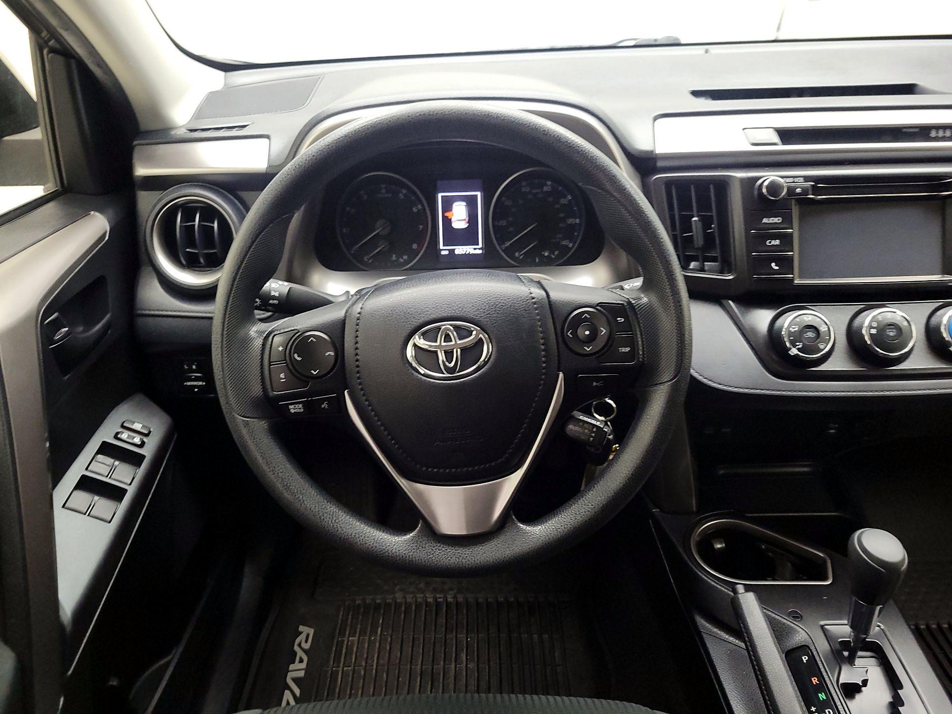 Thumbnail: 2018 Toyota RAV4 - 10
