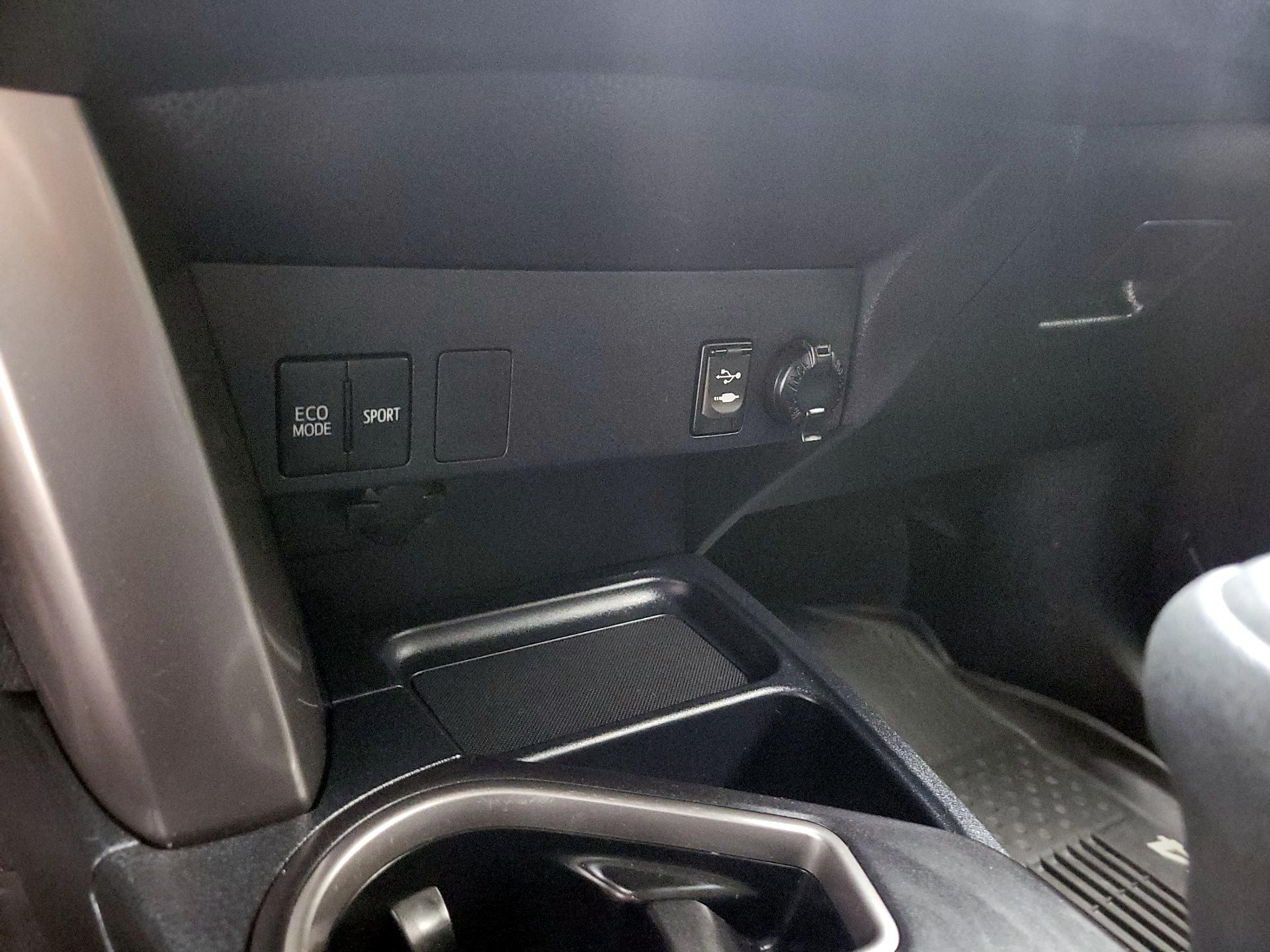 Thumbnail: 2018 Toyota RAV4 - 18