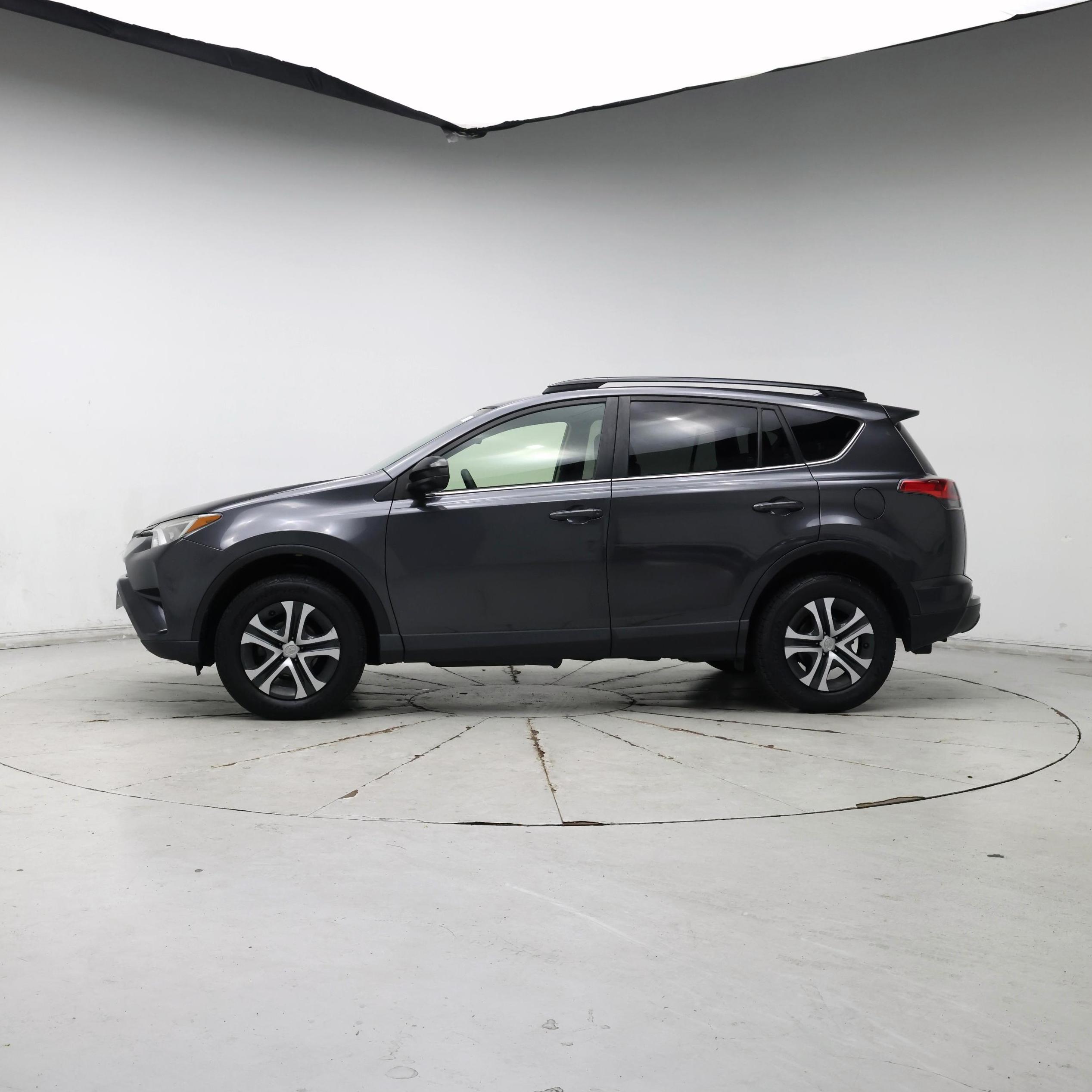 Thumbnail: 2018 Toyota RAV4 - 3
