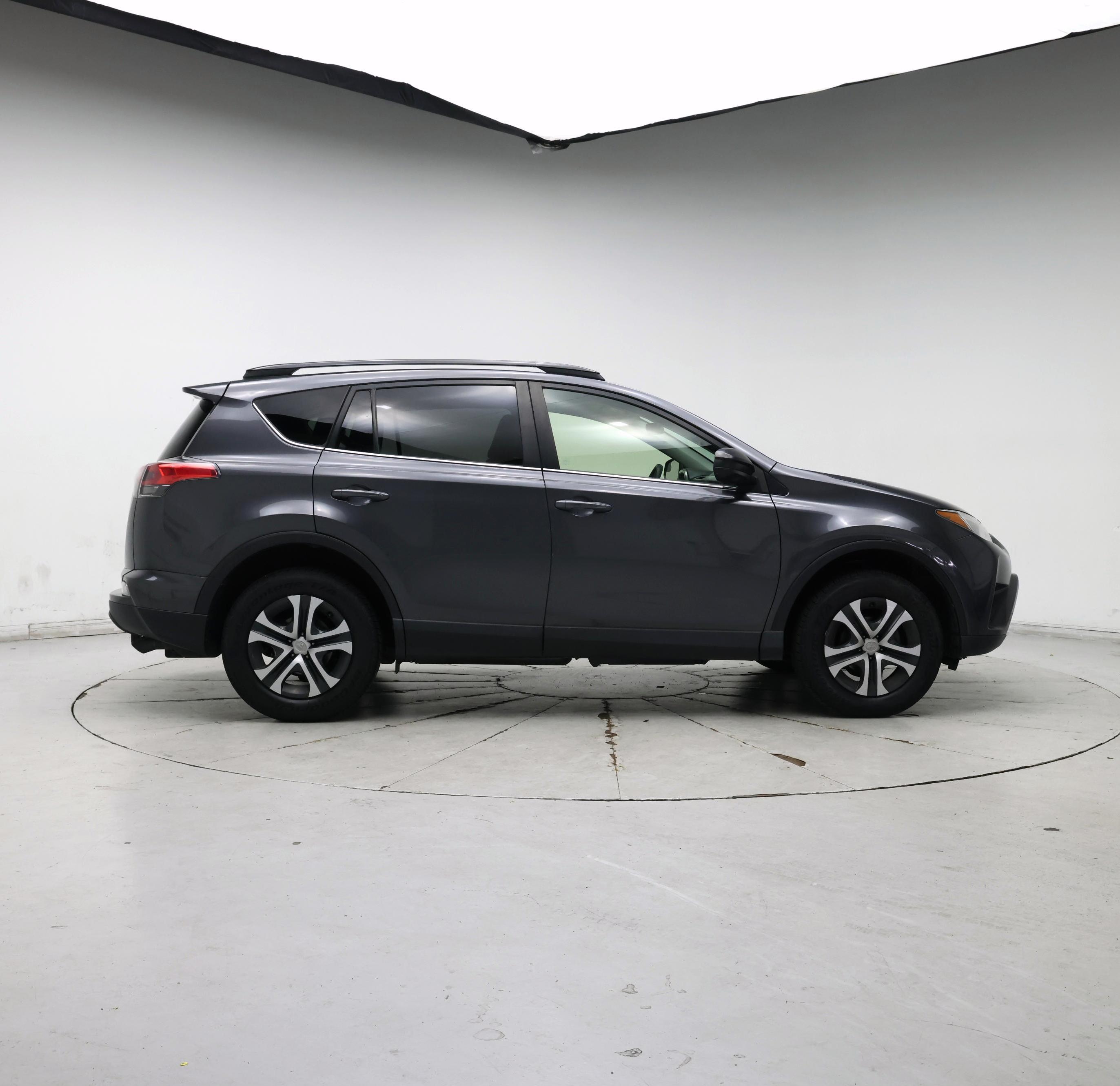 Thumbnail: 2018 Toyota RAV4 - 7