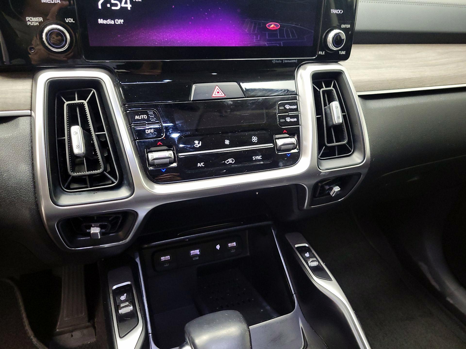 Thumbnail: 2022 Kia Sorento - 17