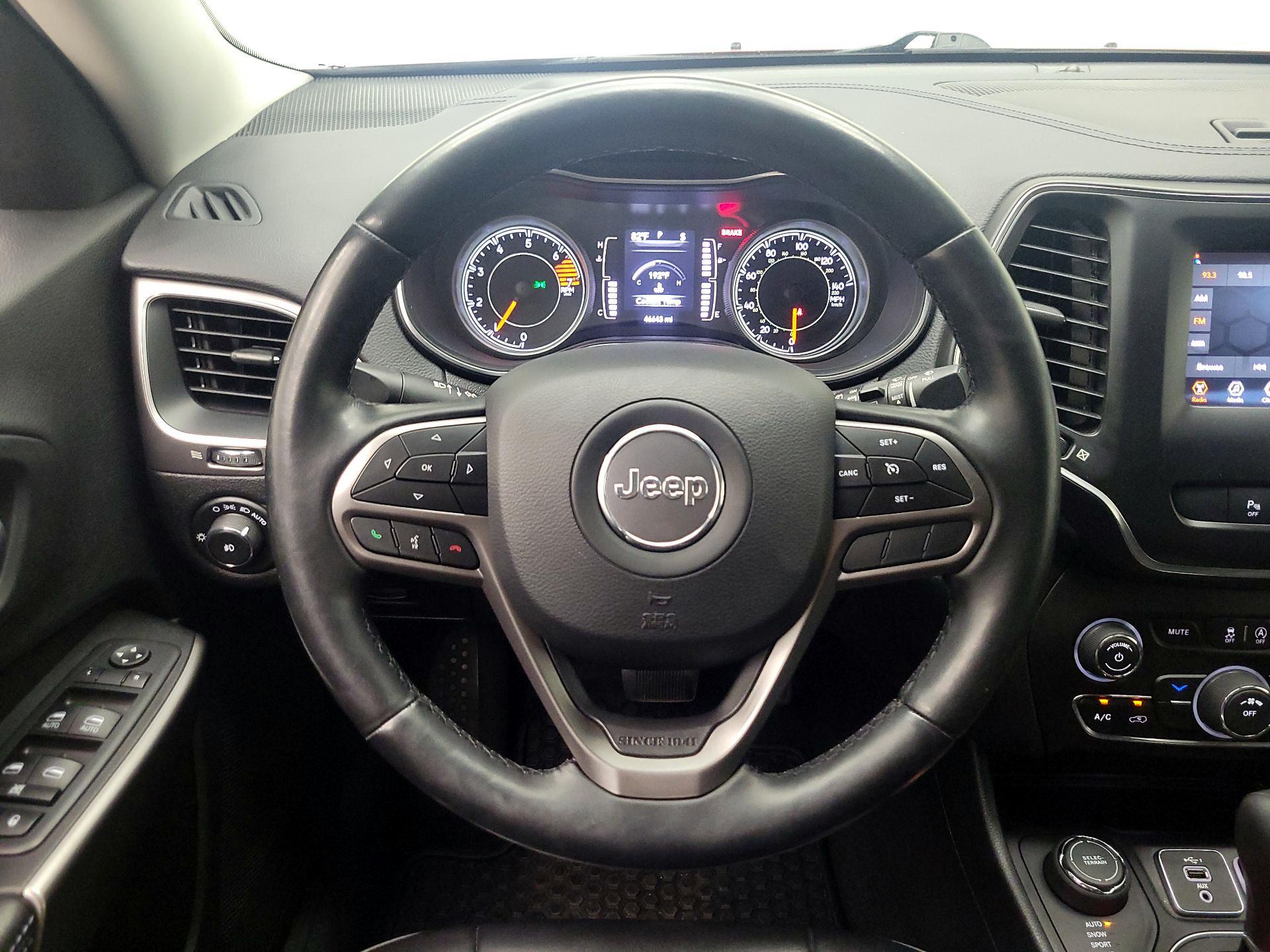 Thumbnail: 2020 Jeep Cherokee - 10