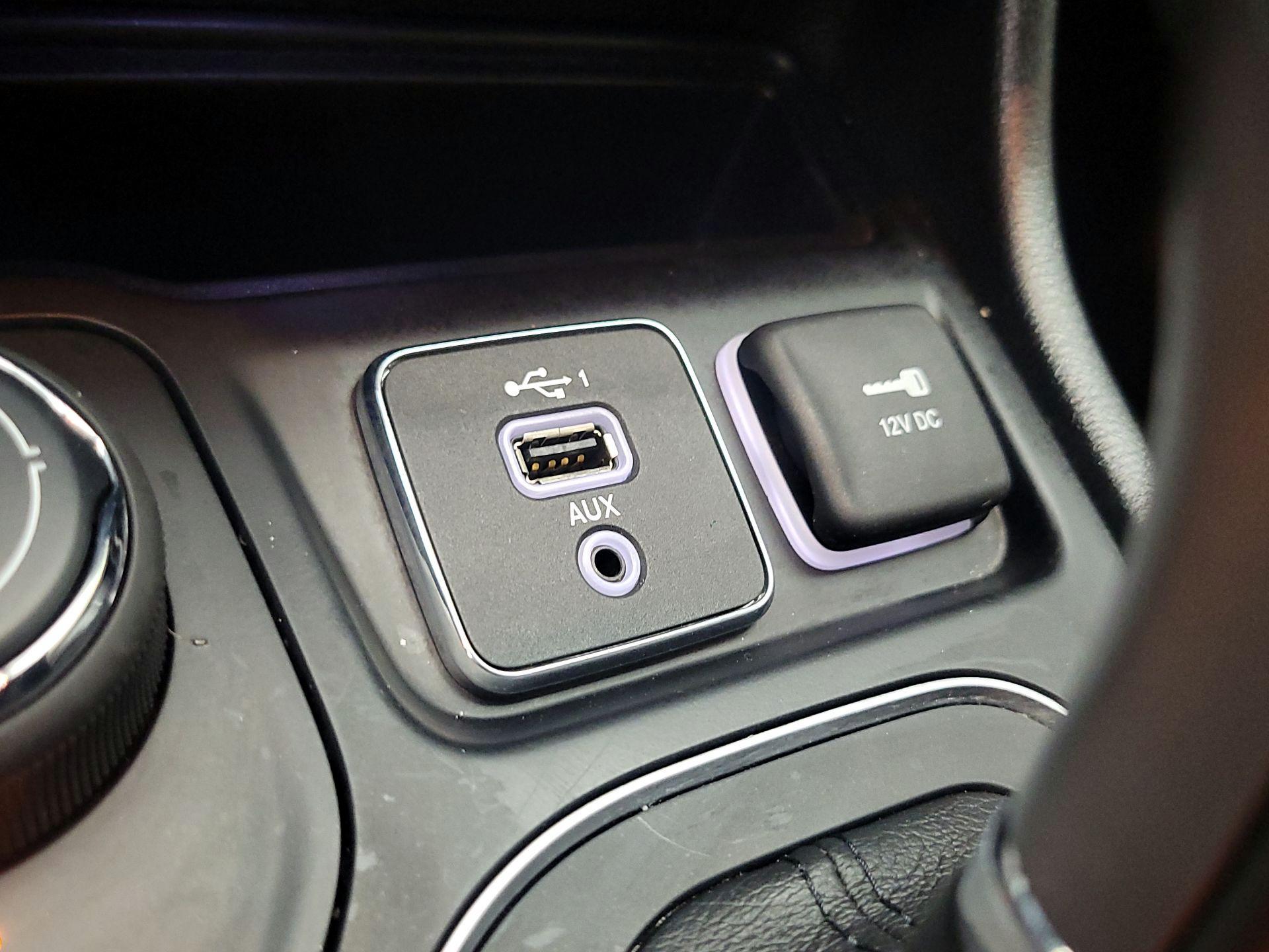 Thumbnail: 2020 Jeep Cherokee - 18