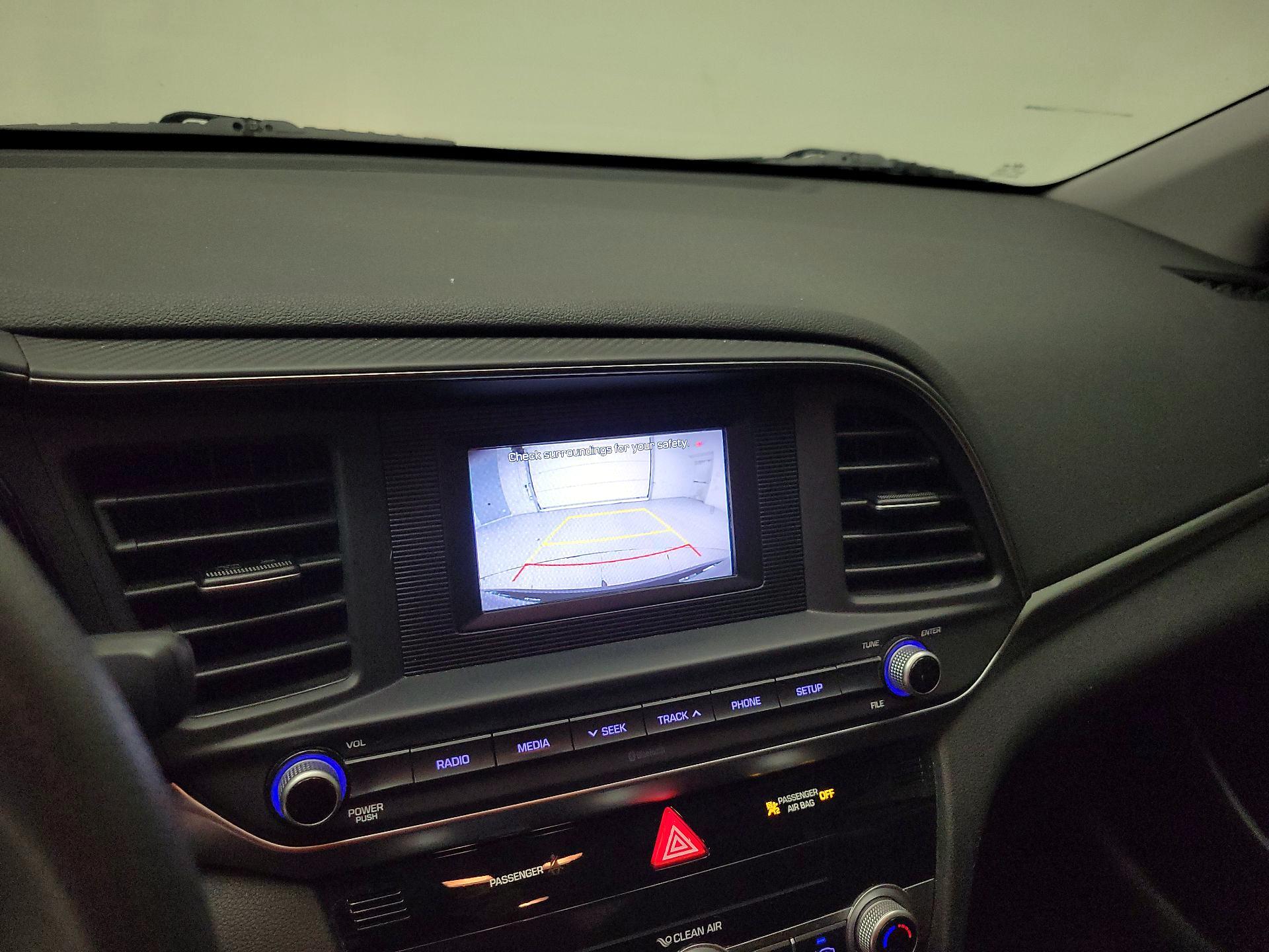 Thumbnail: 2020 Hyundai Elantra - 14
