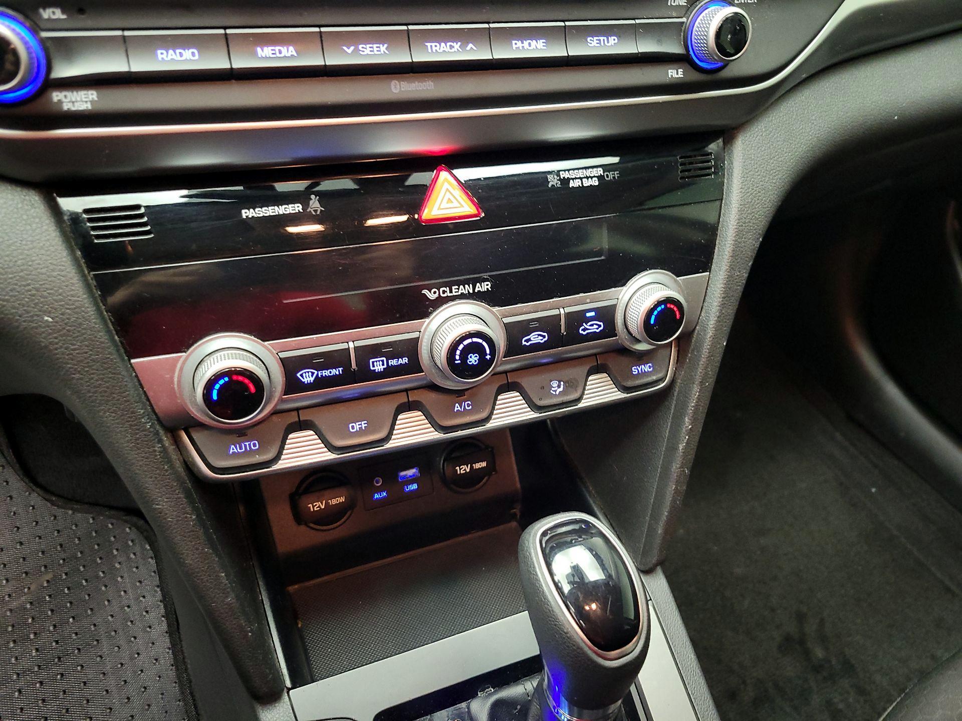 Thumbnail: 2020 Hyundai Elantra - 16