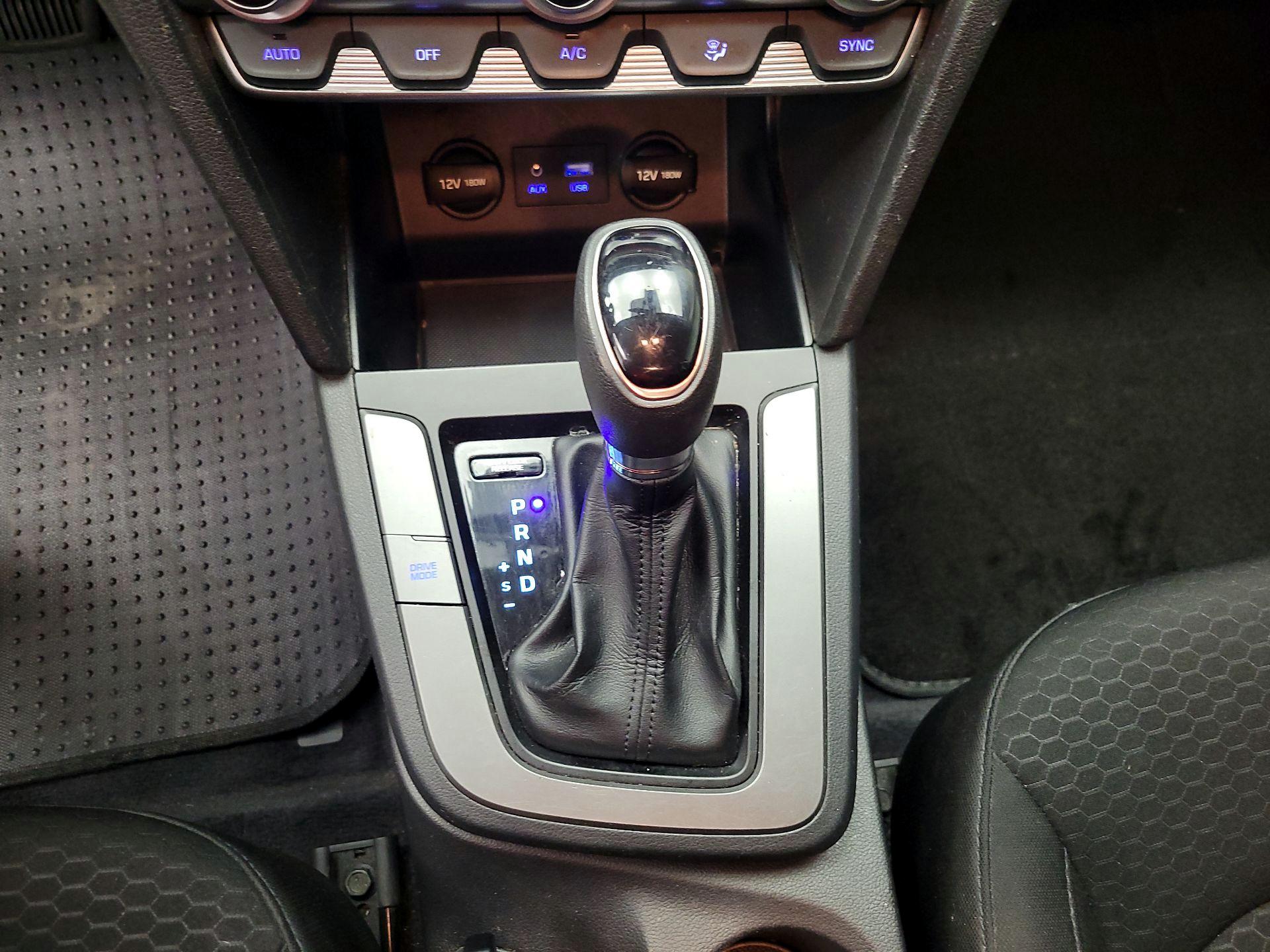 Thumbnail: 2020 Hyundai Elantra - 17