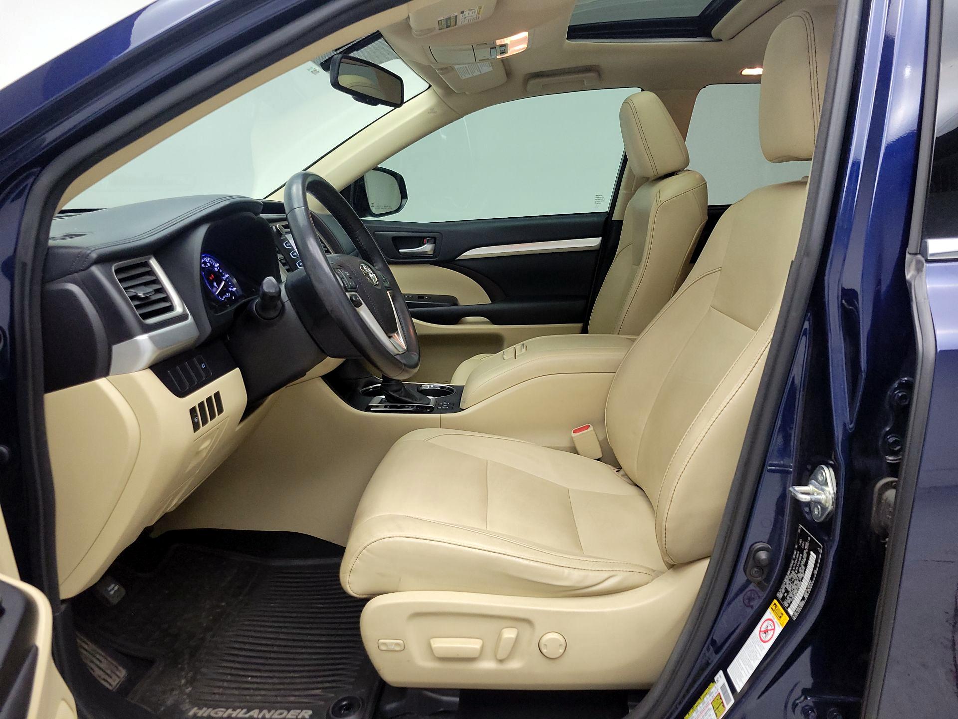 Thumbnail: 2015 Toyota Highlander - 11