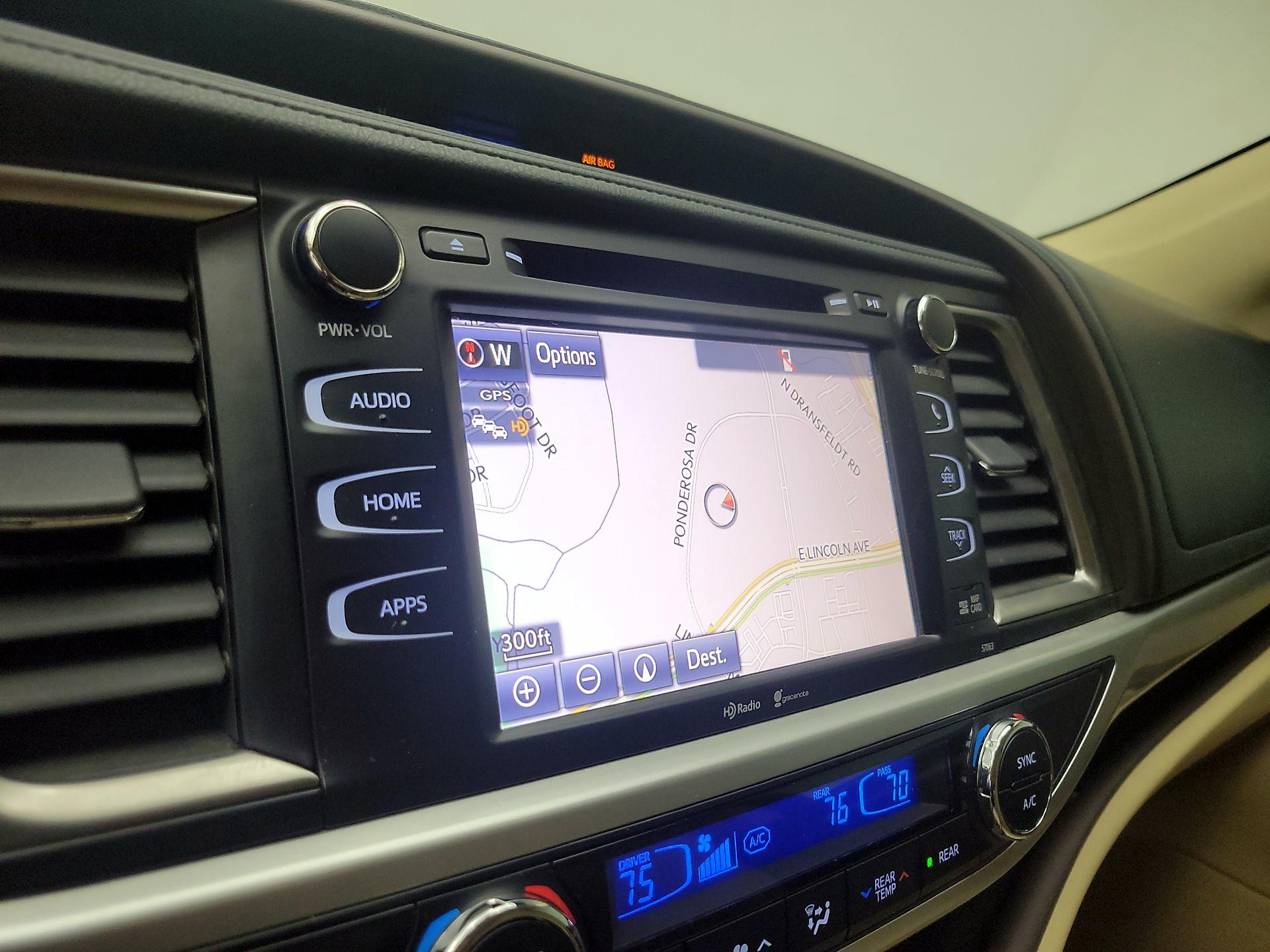 Thumbnail: 2015 Toyota Highlander - 14