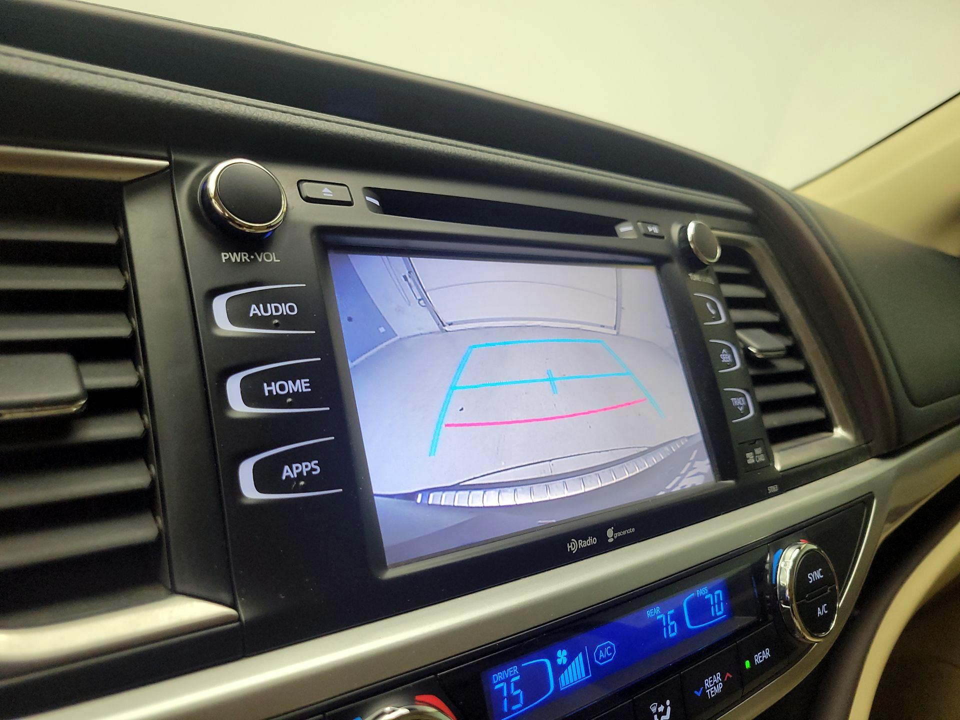 Thumbnail: 2015 Toyota Highlander - 15