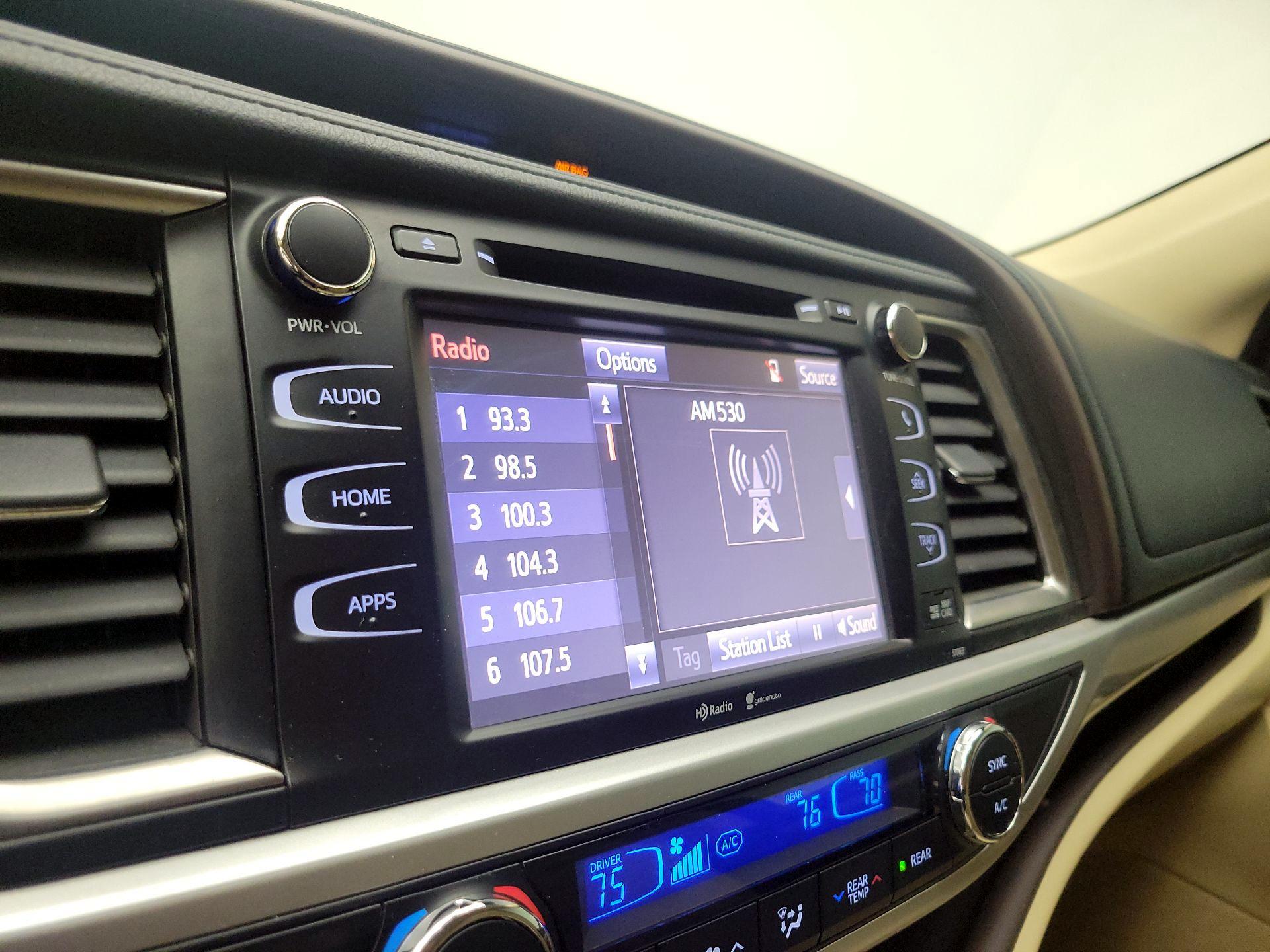 Thumbnail: 2015 Toyota Highlander - 16