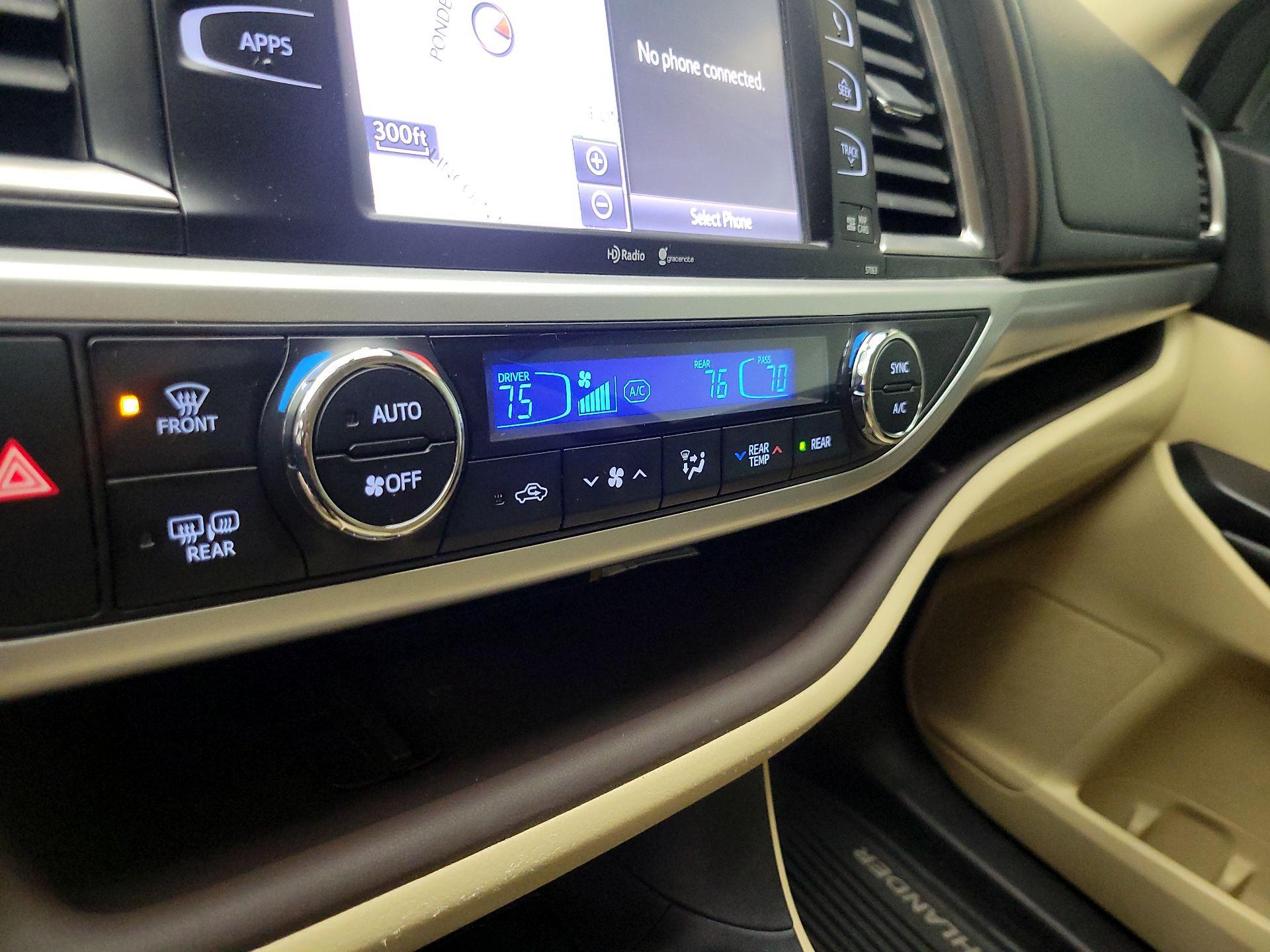 Thumbnail: 2015 Toyota Highlander - 17