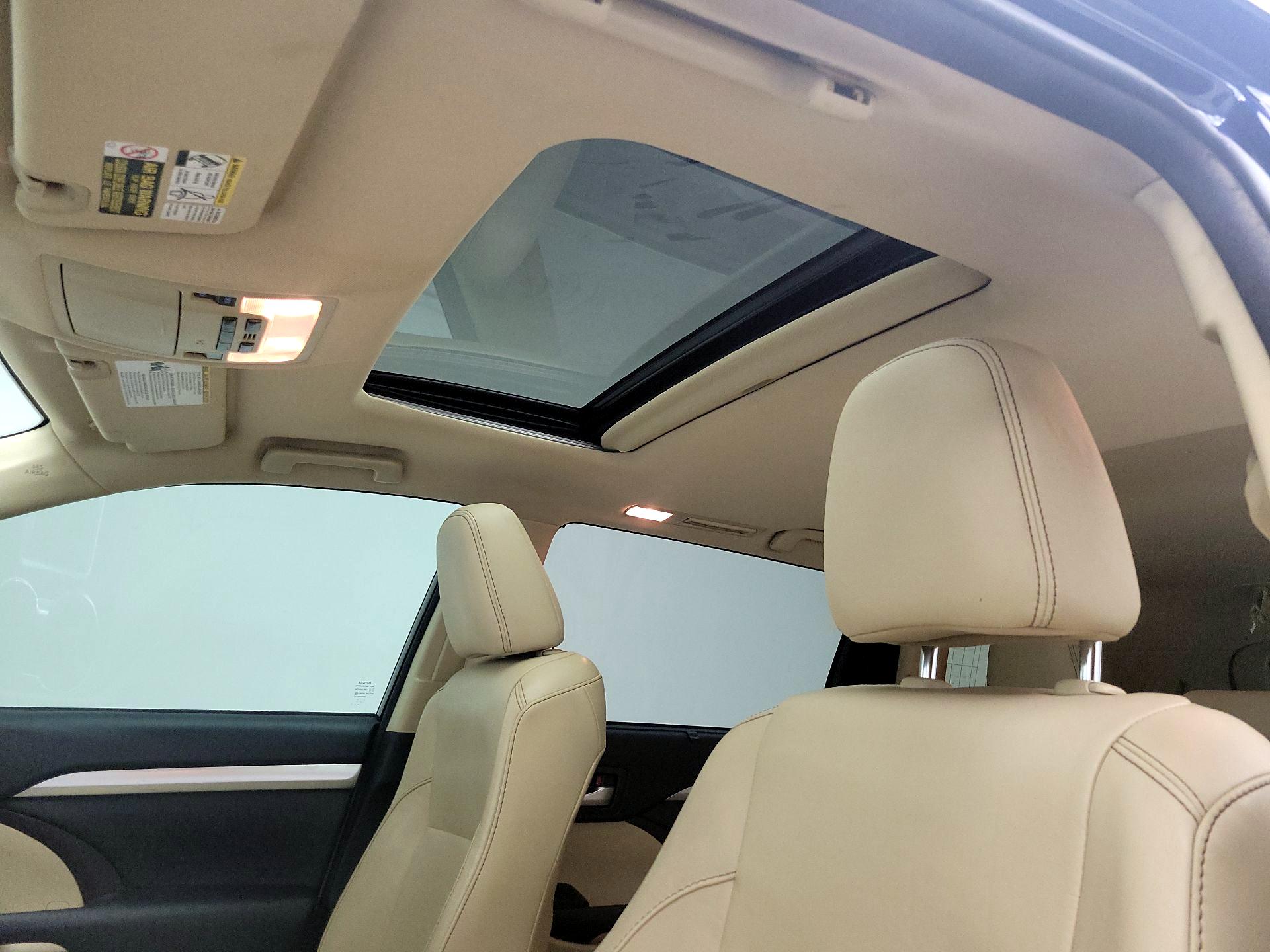 Thumbnail: 2015 Toyota Highlander - 20