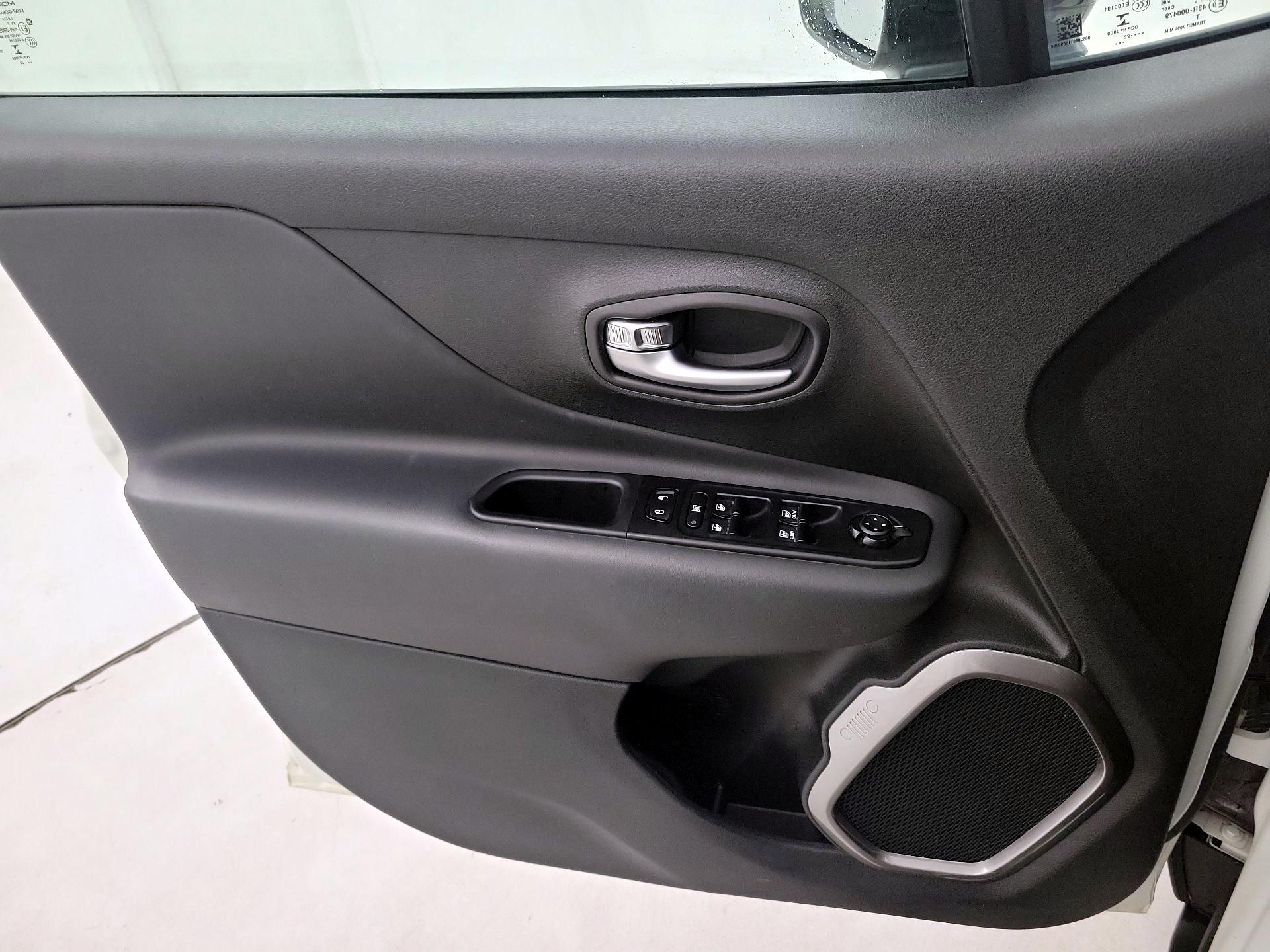 Thumbnail: 2022 Jeep Renegade - 12