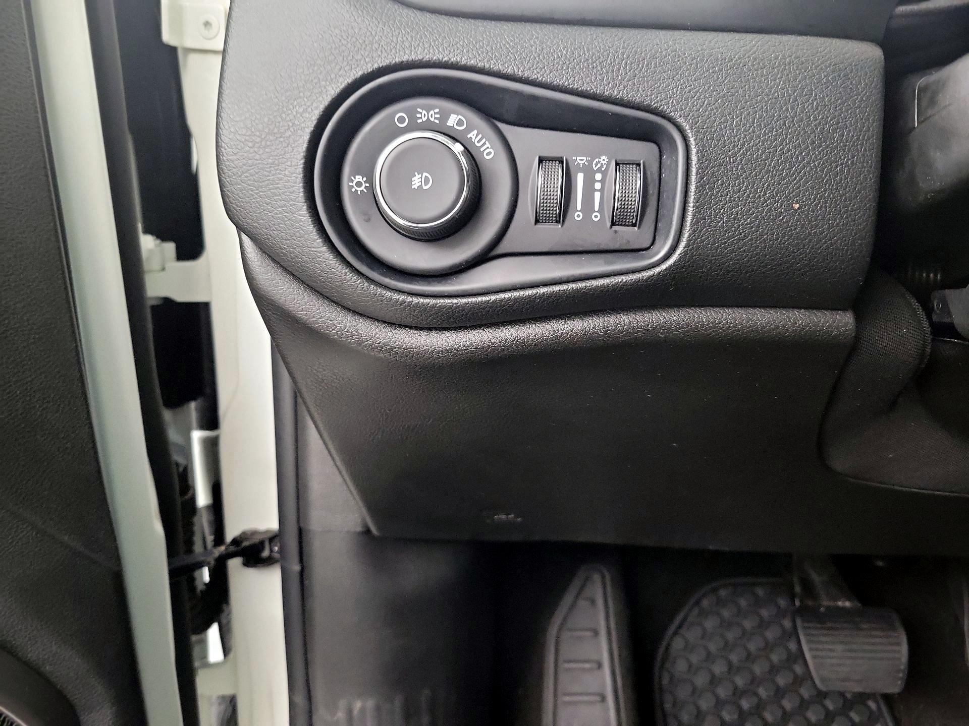 Thumbnail: 2022 Jeep Renegade - 13