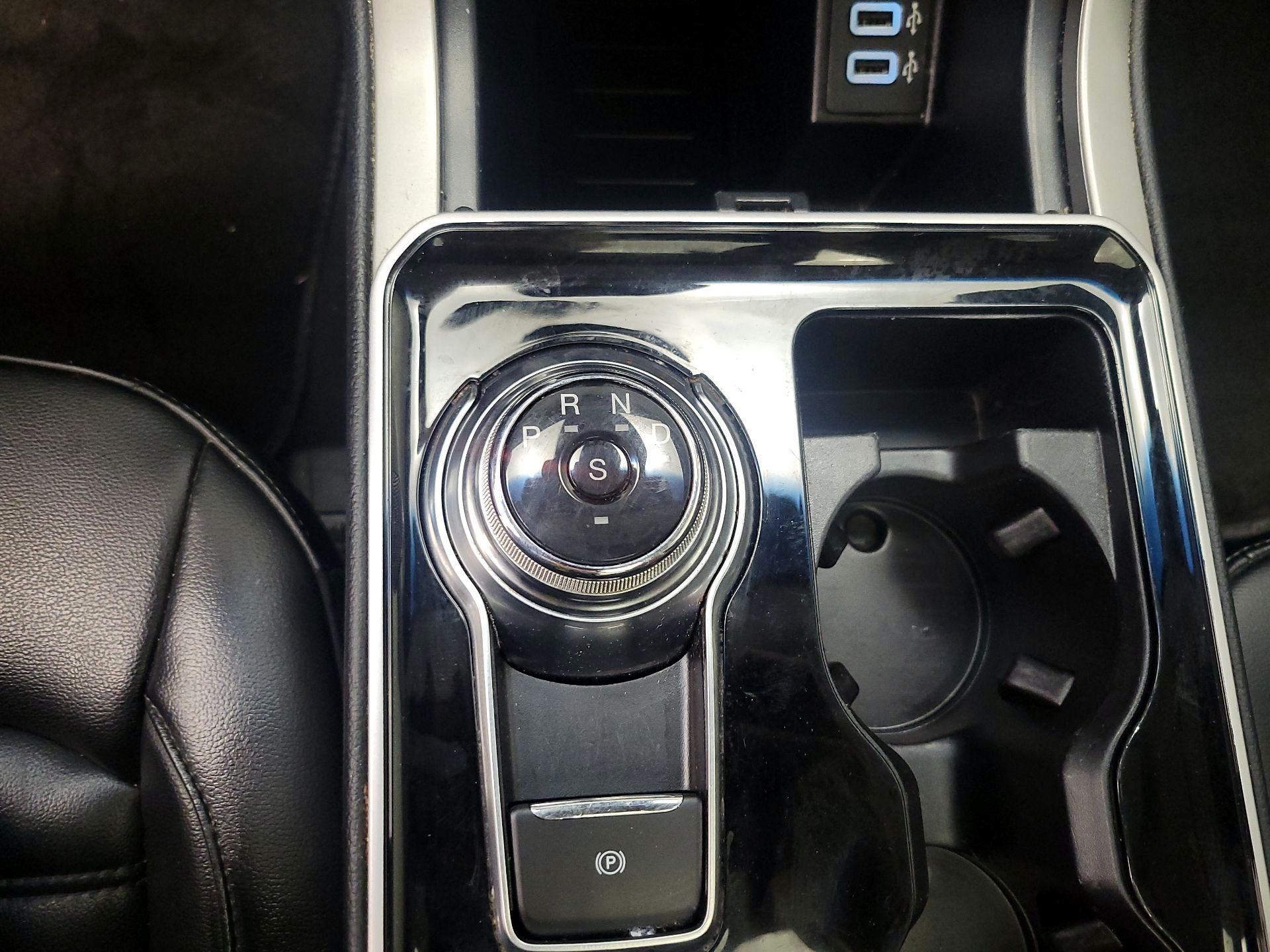 Thumbnail: 2019 Ford Edge - 18