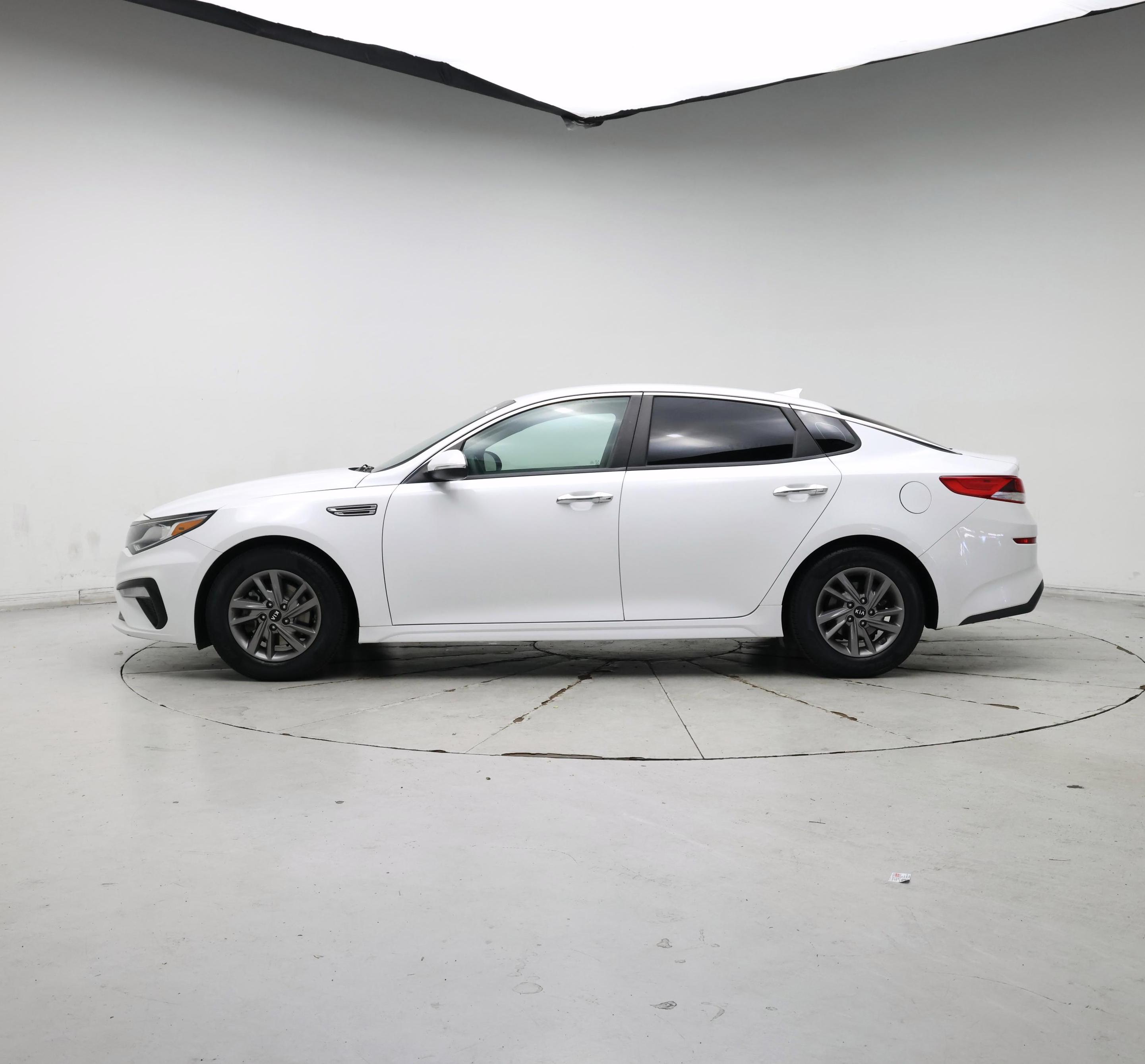 Thumbnail: 2020 Kia Optima - 3