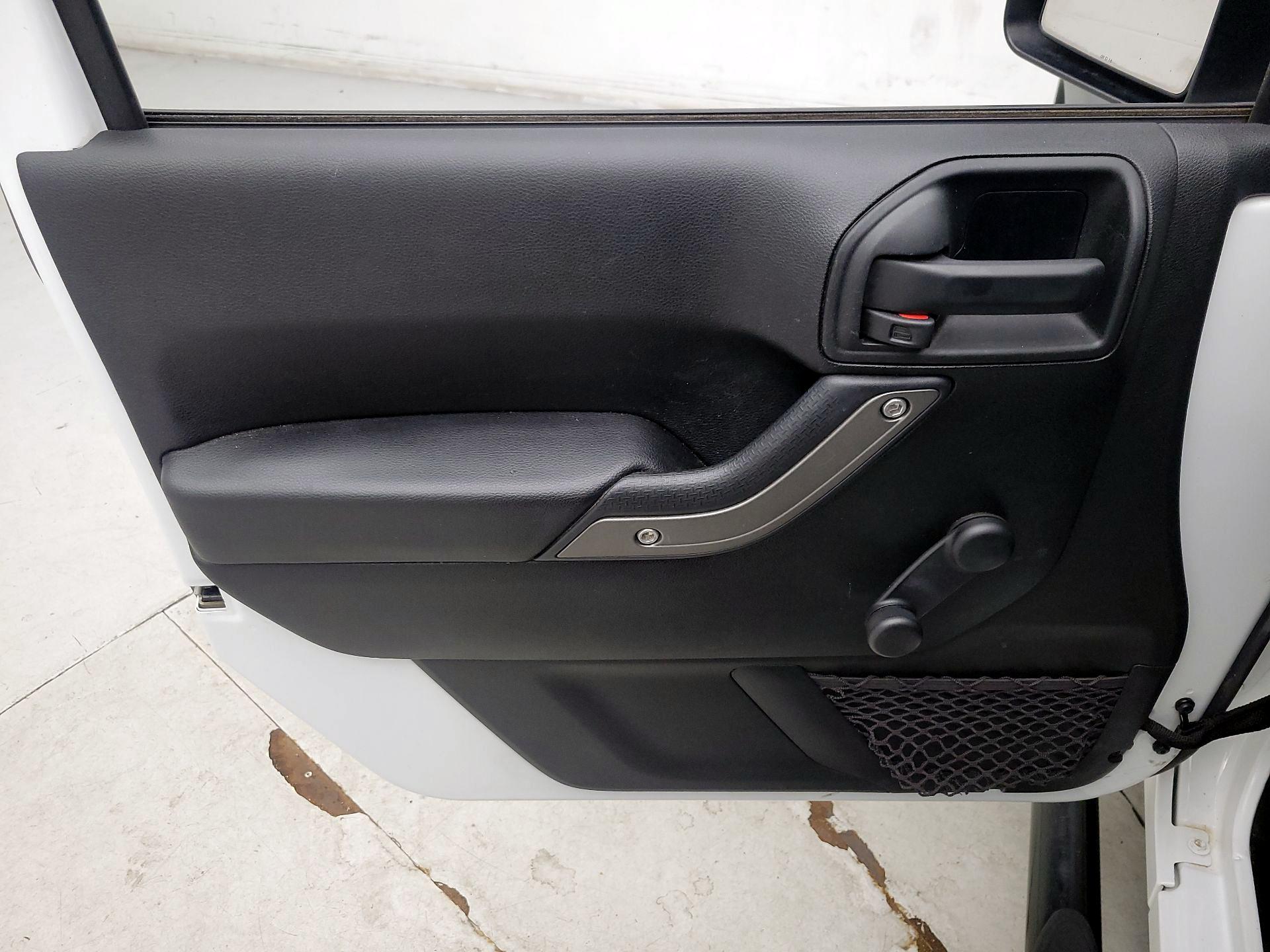 Thumbnail: 2016 Jeep Wrangler - 12