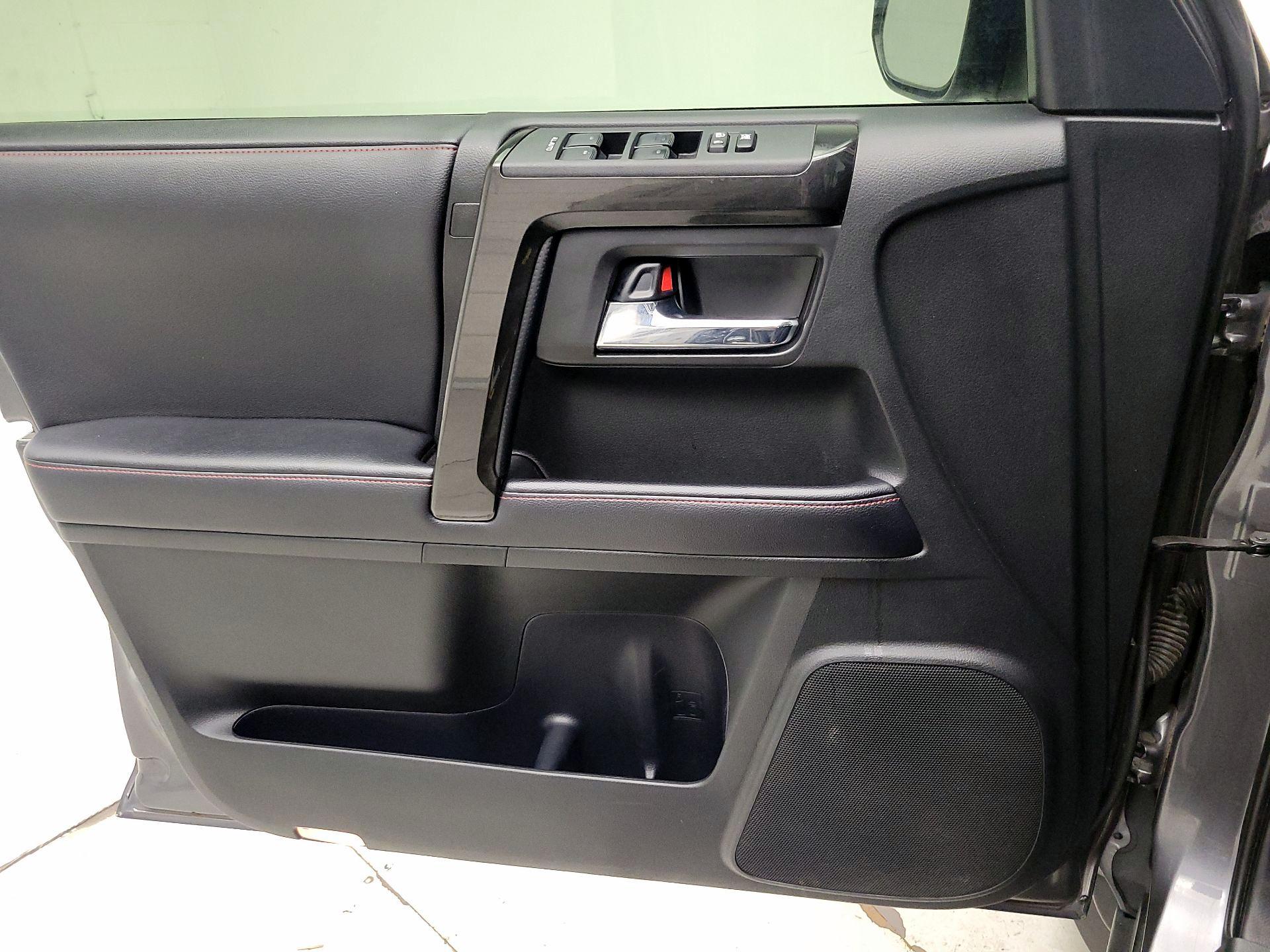 Thumbnail: 2018 Toyota 4Runner - 12