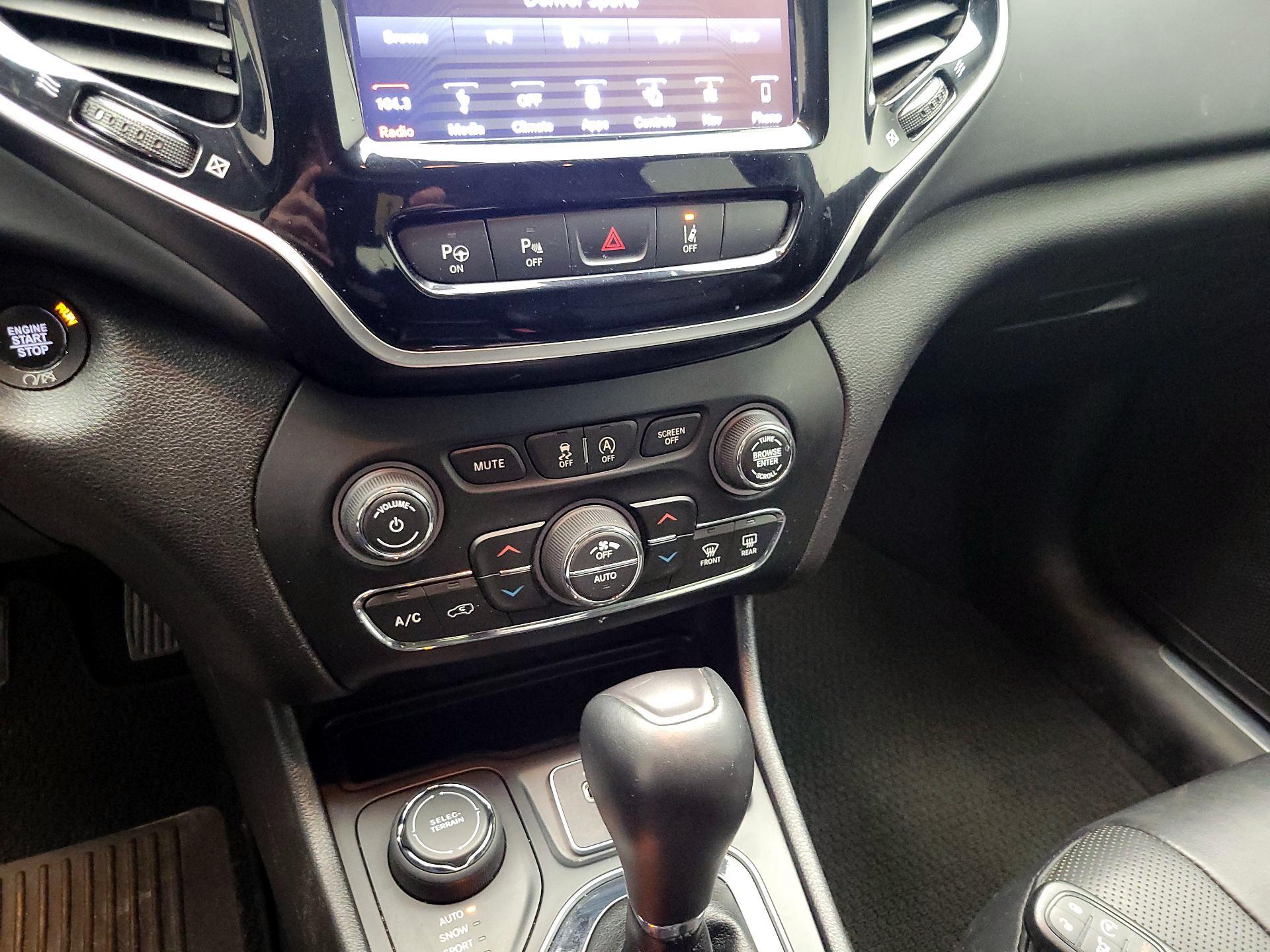 Thumbnail: 2019 Jeep Cherokee - 15