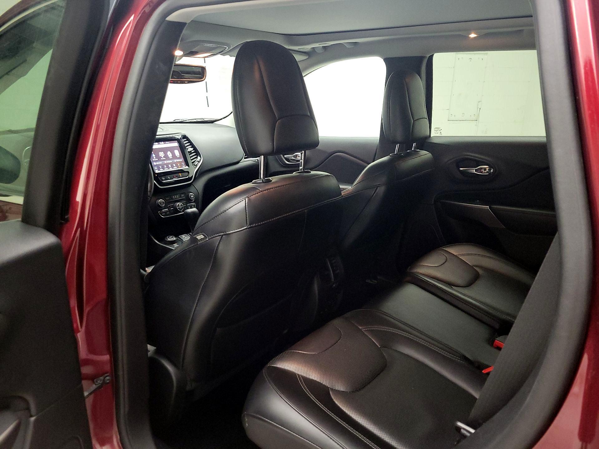 Thumbnail: 2019 Jeep Cherokee - 18