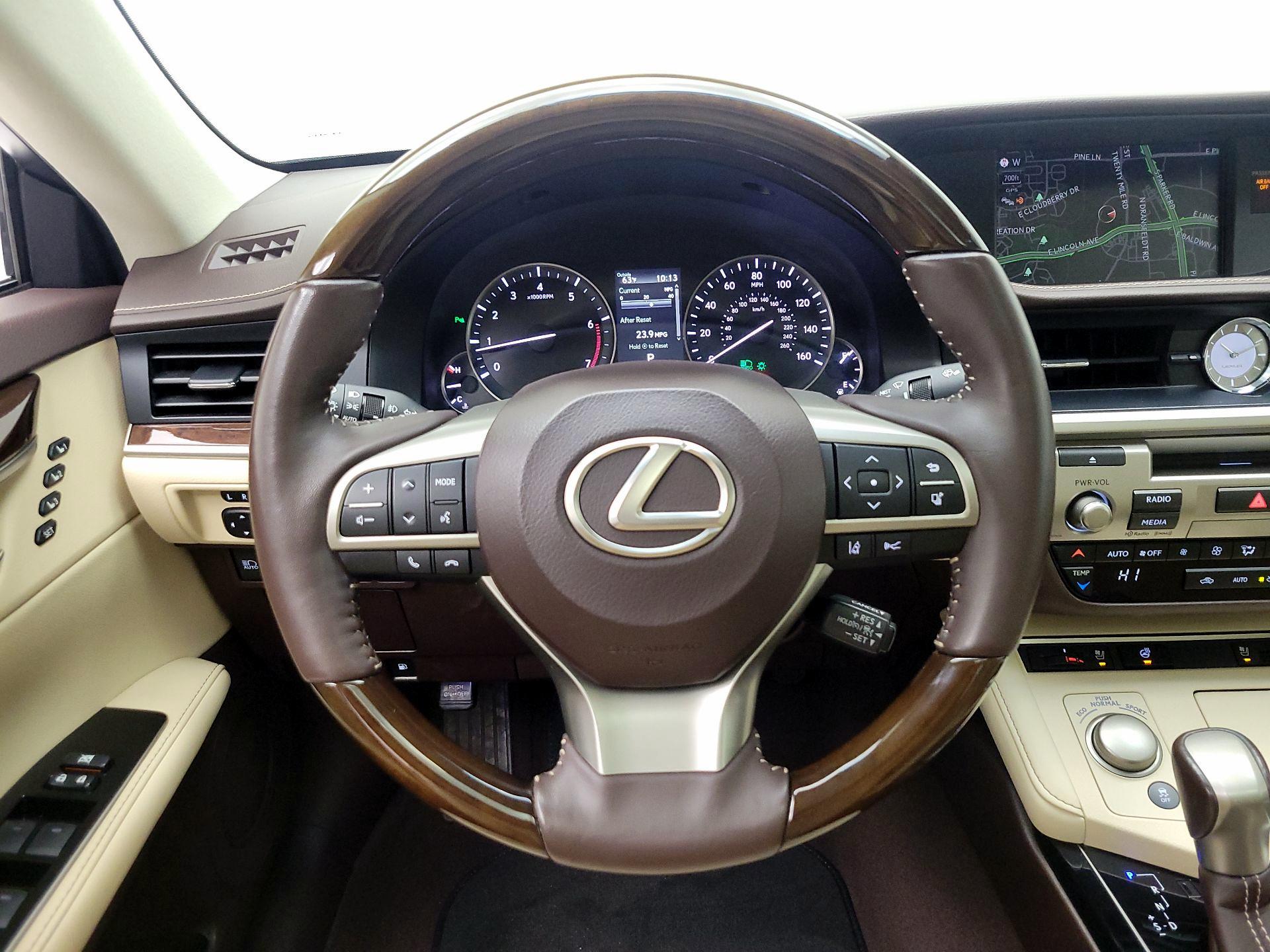 Thumbnail: 2017 Lexus ES - 10