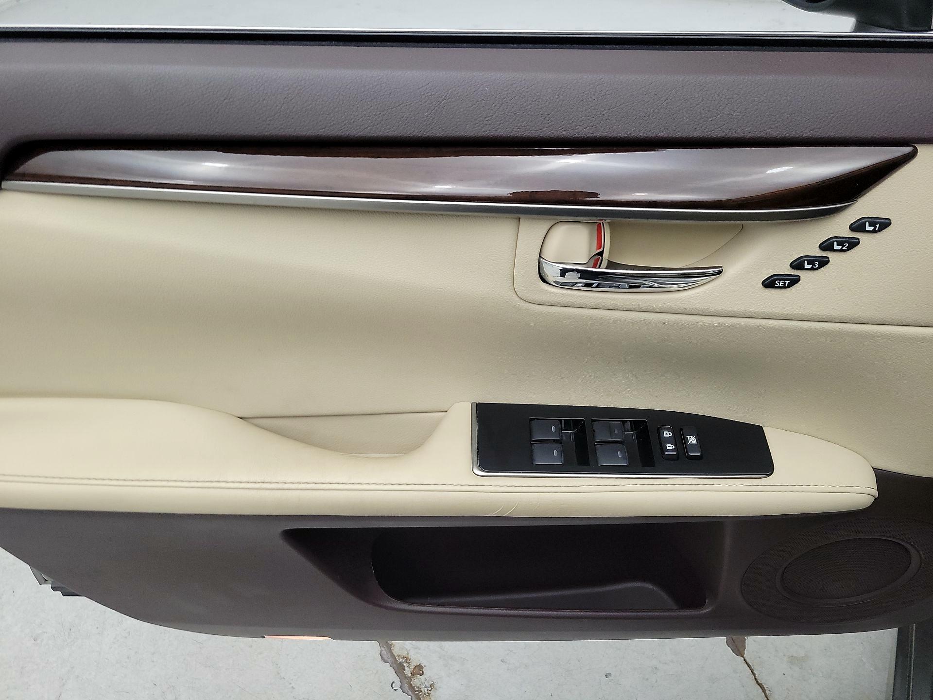 Thumbnail: 2017 Lexus ES - 12