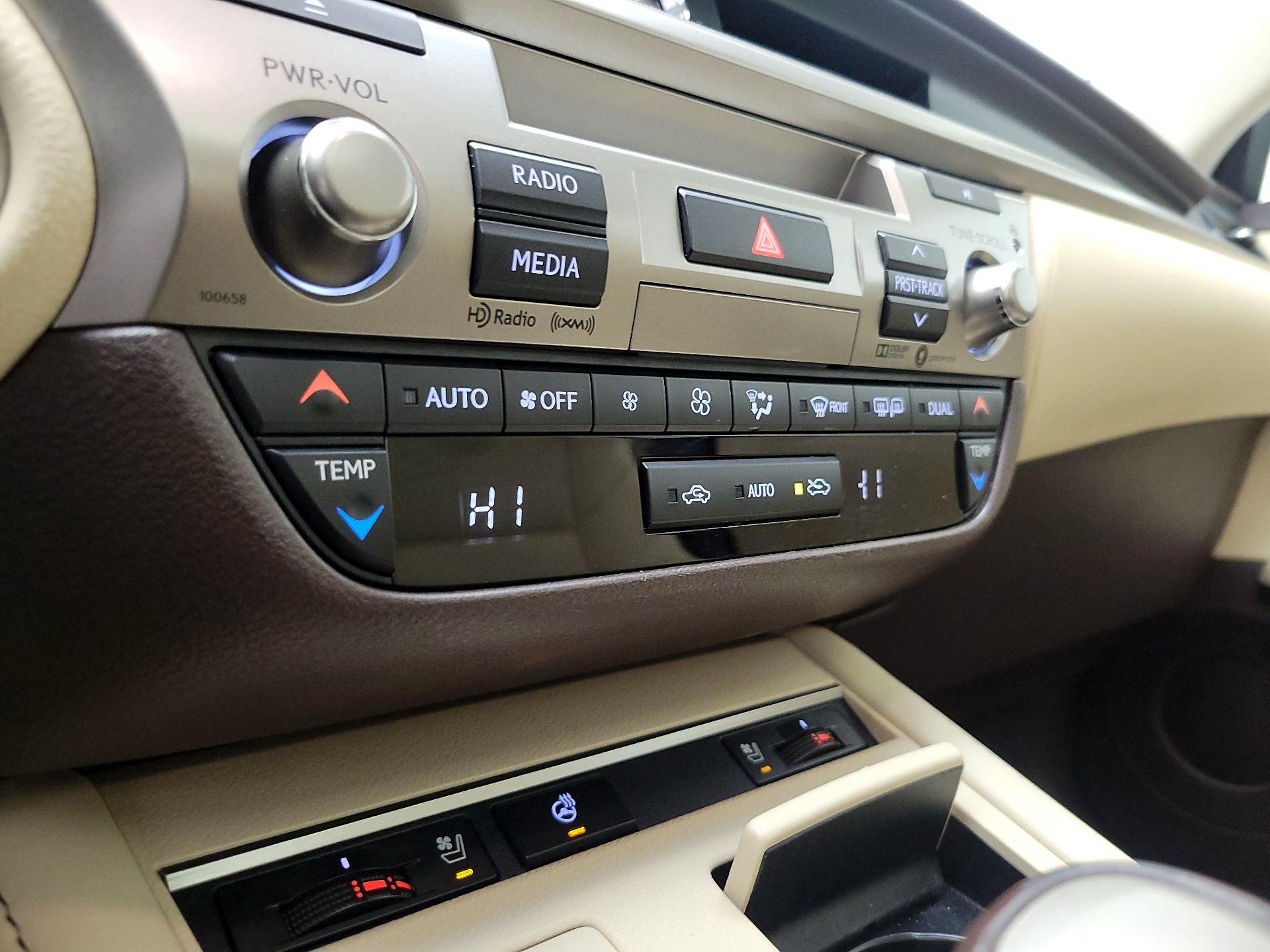 Thumbnail: 2017 Lexus ES - 17