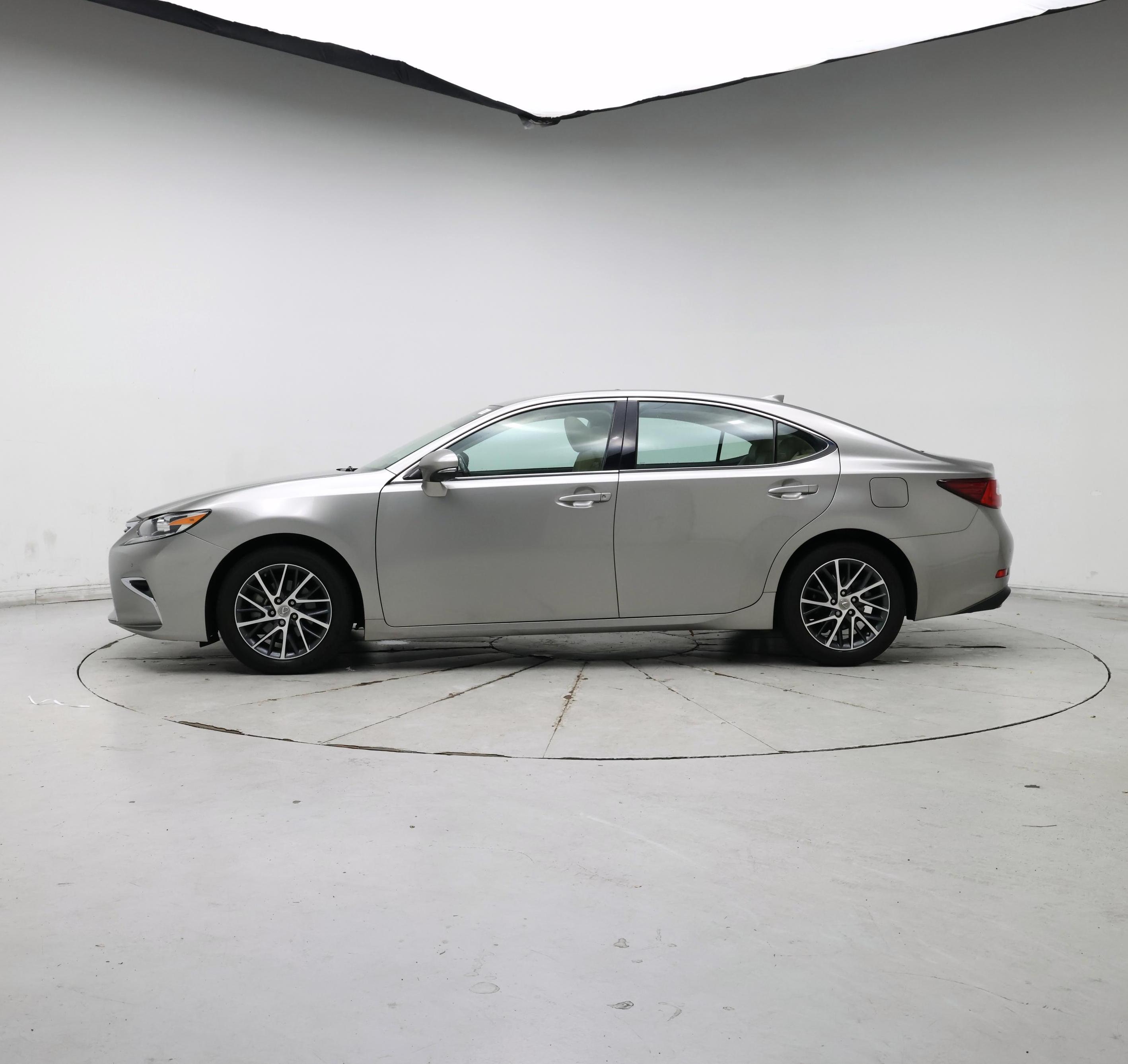Thumbnail: 2017 Lexus ES - 3