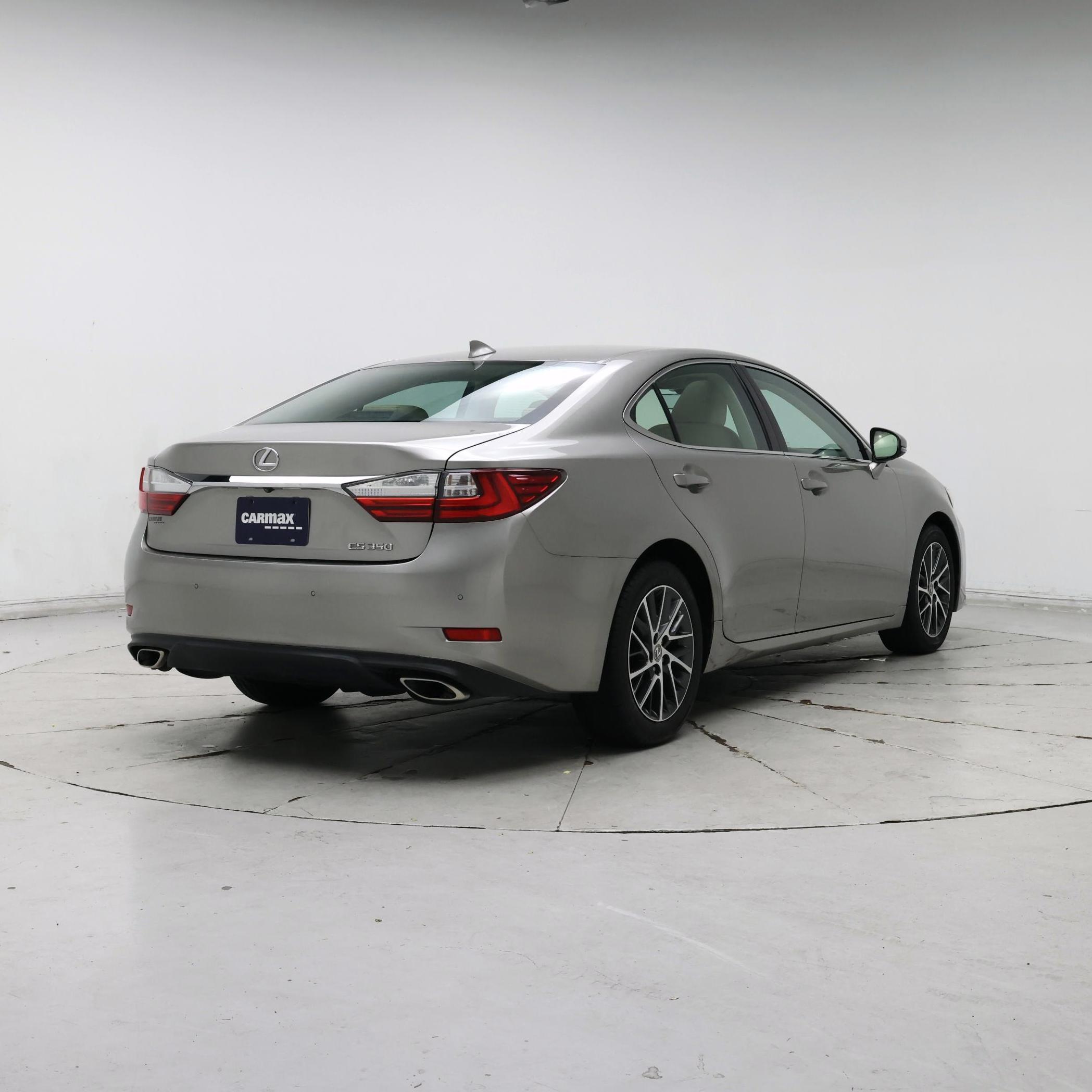 Thumbnail: 2017 Lexus ES - 8
