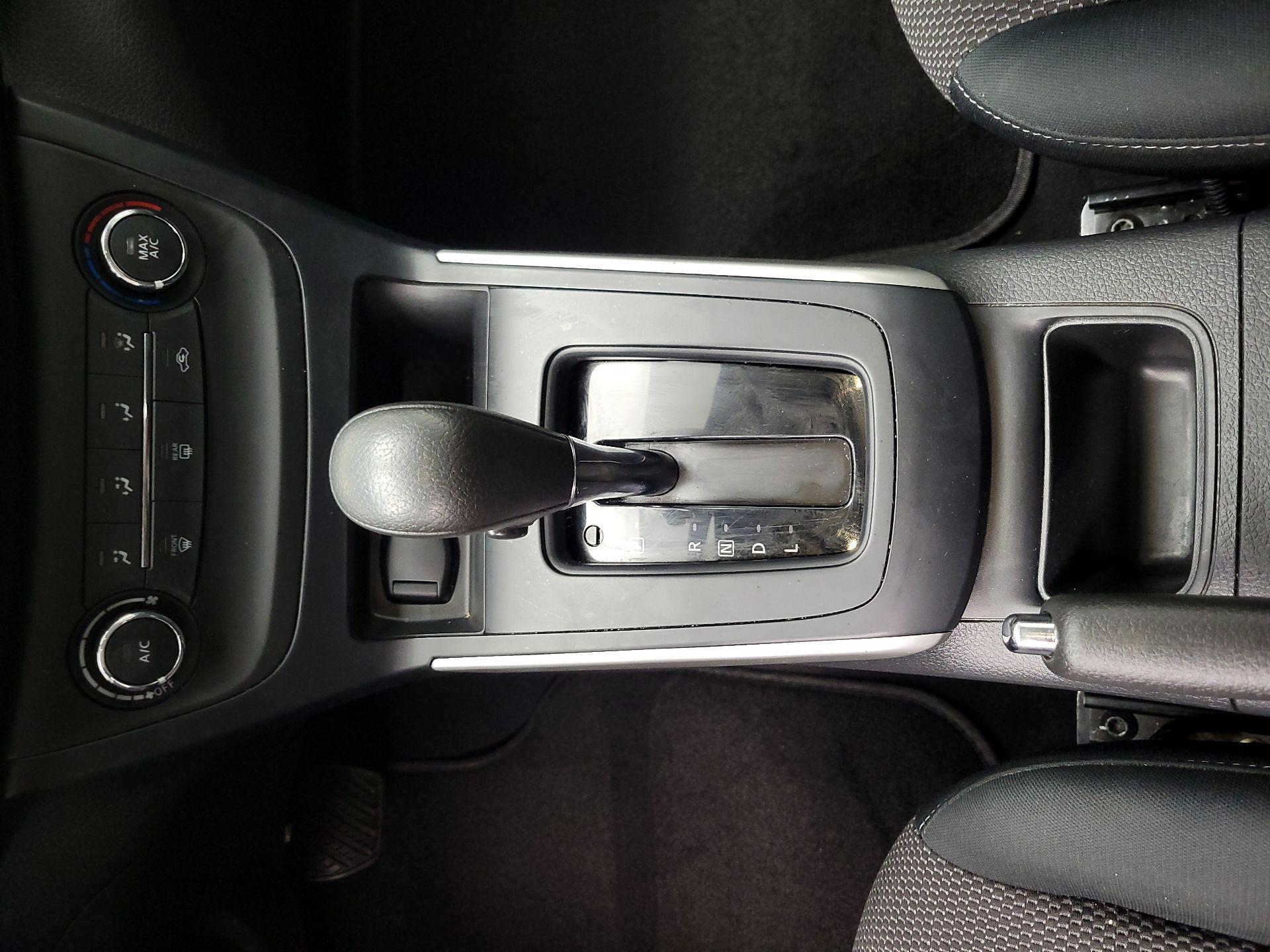 Thumbnail: 2019 Nissan Sentra - 17