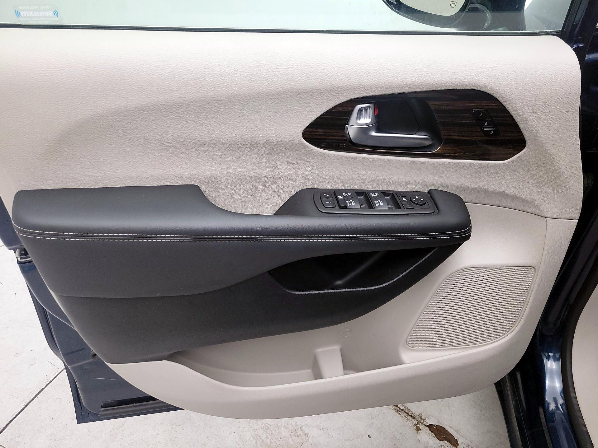 Thumbnail: 2023 Chrysler Pacifica - 12