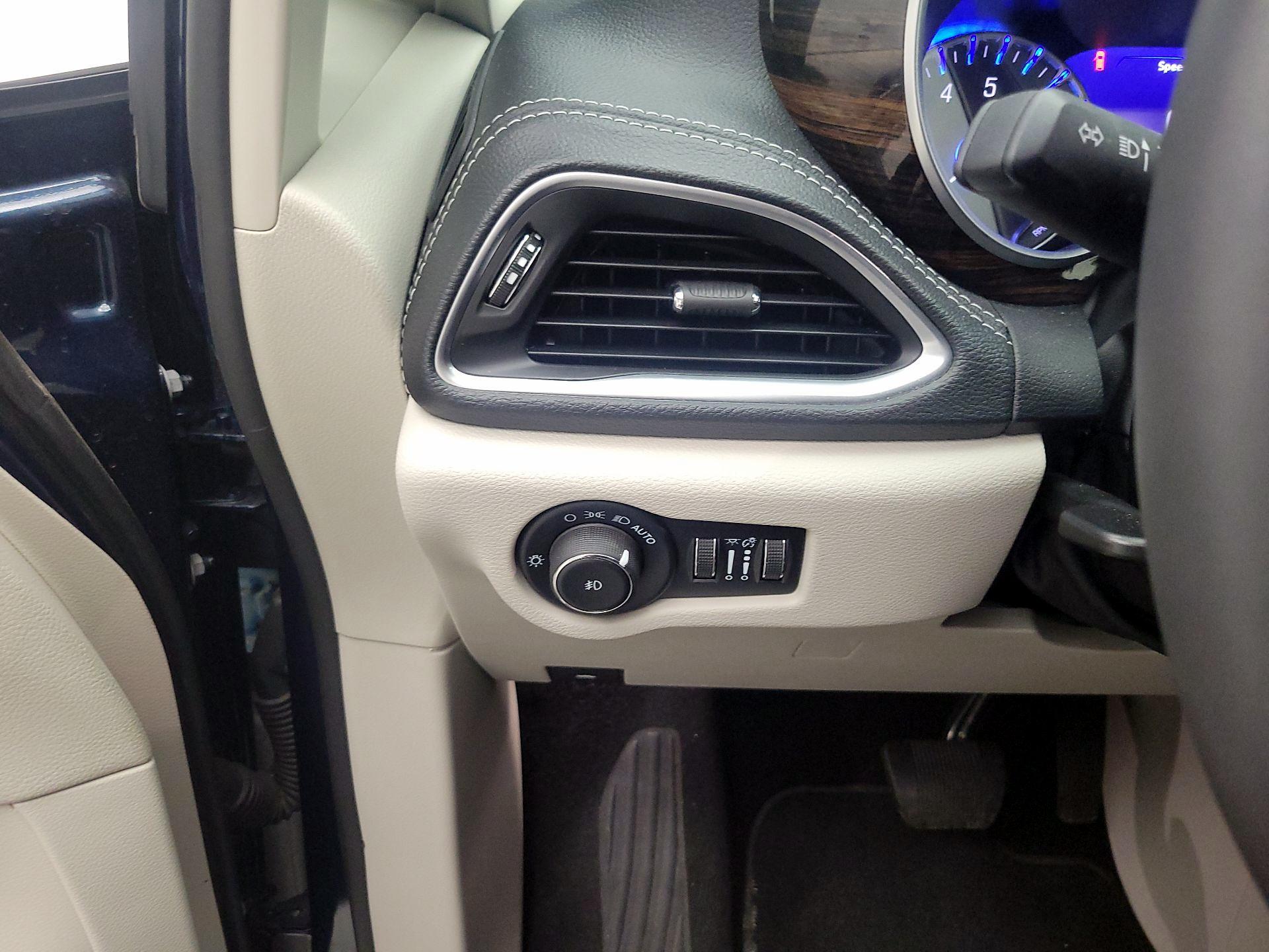 Thumbnail: 2023 Chrysler Pacifica - 13