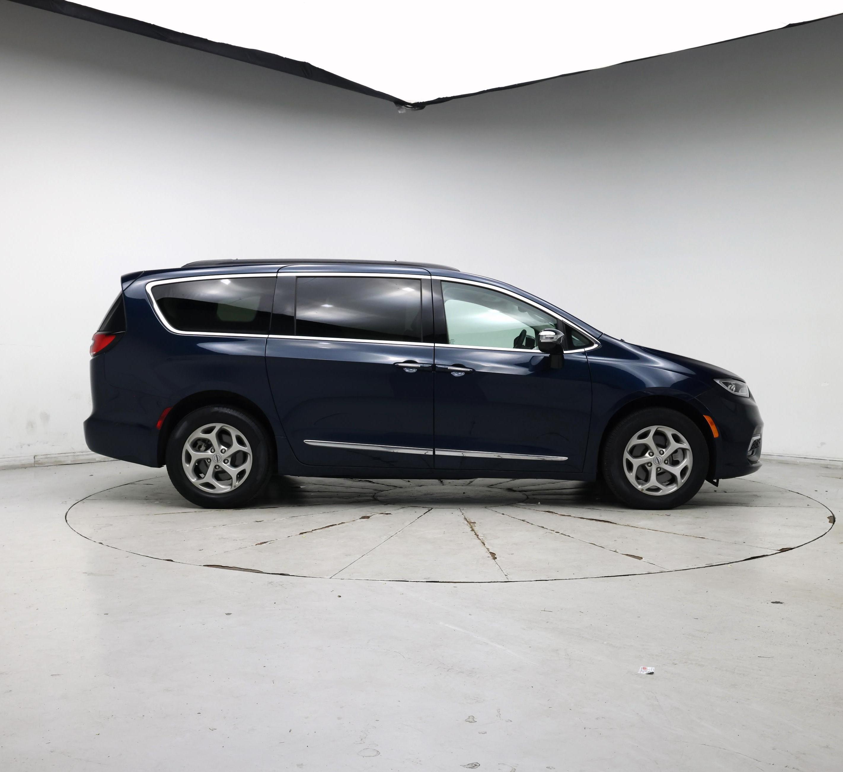 Thumbnail: 2023 Chrysler Pacifica - 7
