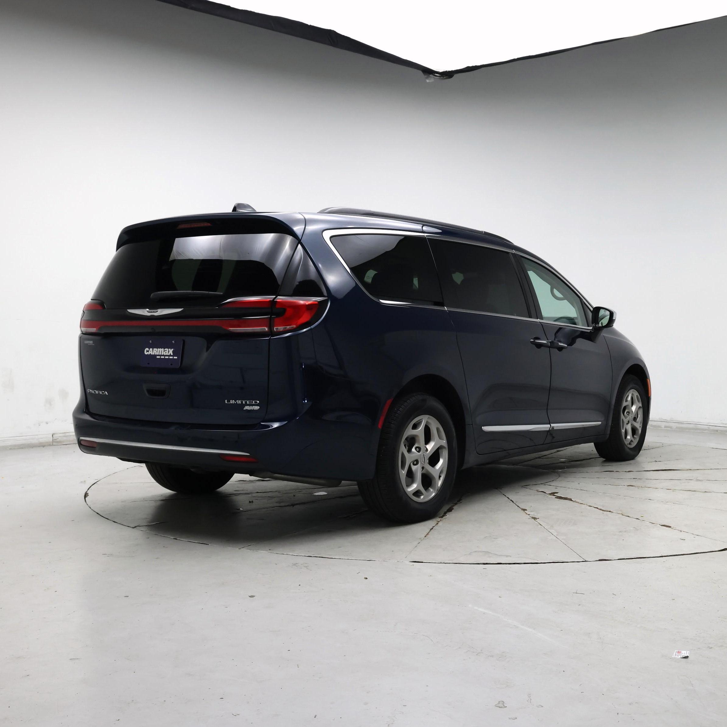 Thumbnail: 2023 Chrysler Pacifica - 8