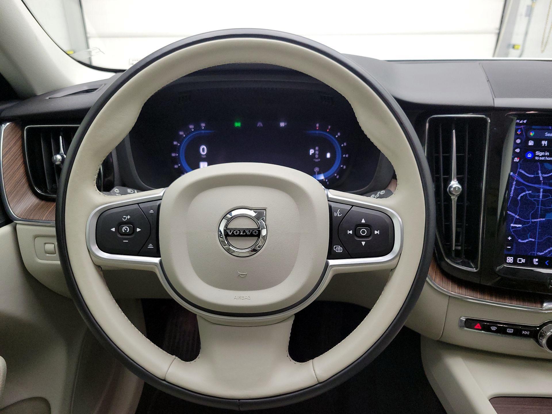 Thumbnail: 2022 Volvo XC60 - 10