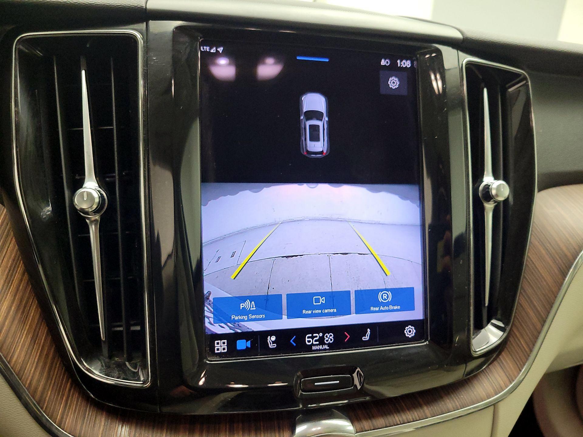 Thumbnail: 2022 Volvo XC60 - 15