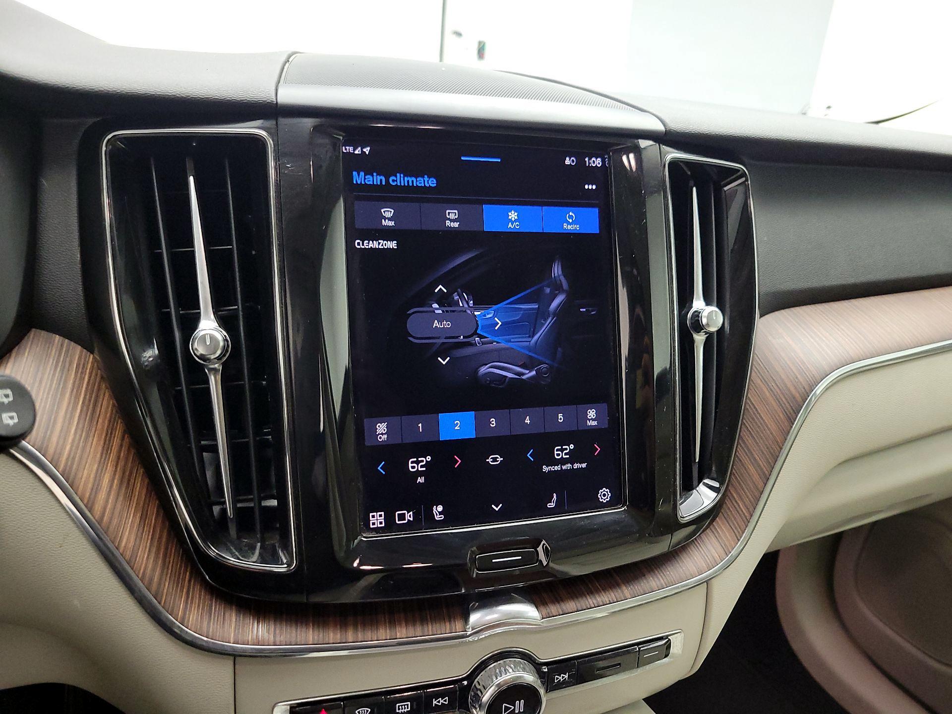 Thumbnail: 2022 Volvo XC60 - 17