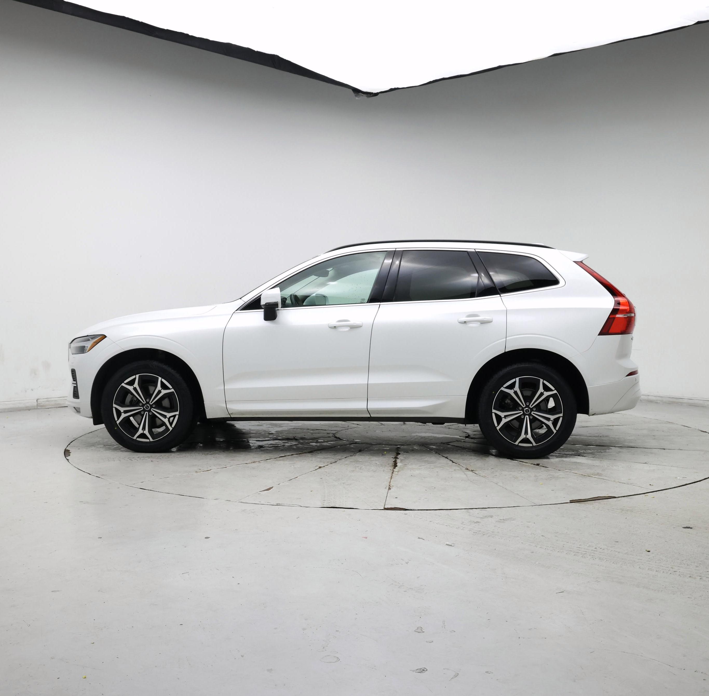 Thumbnail: 2022 Volvo XC60 - 3