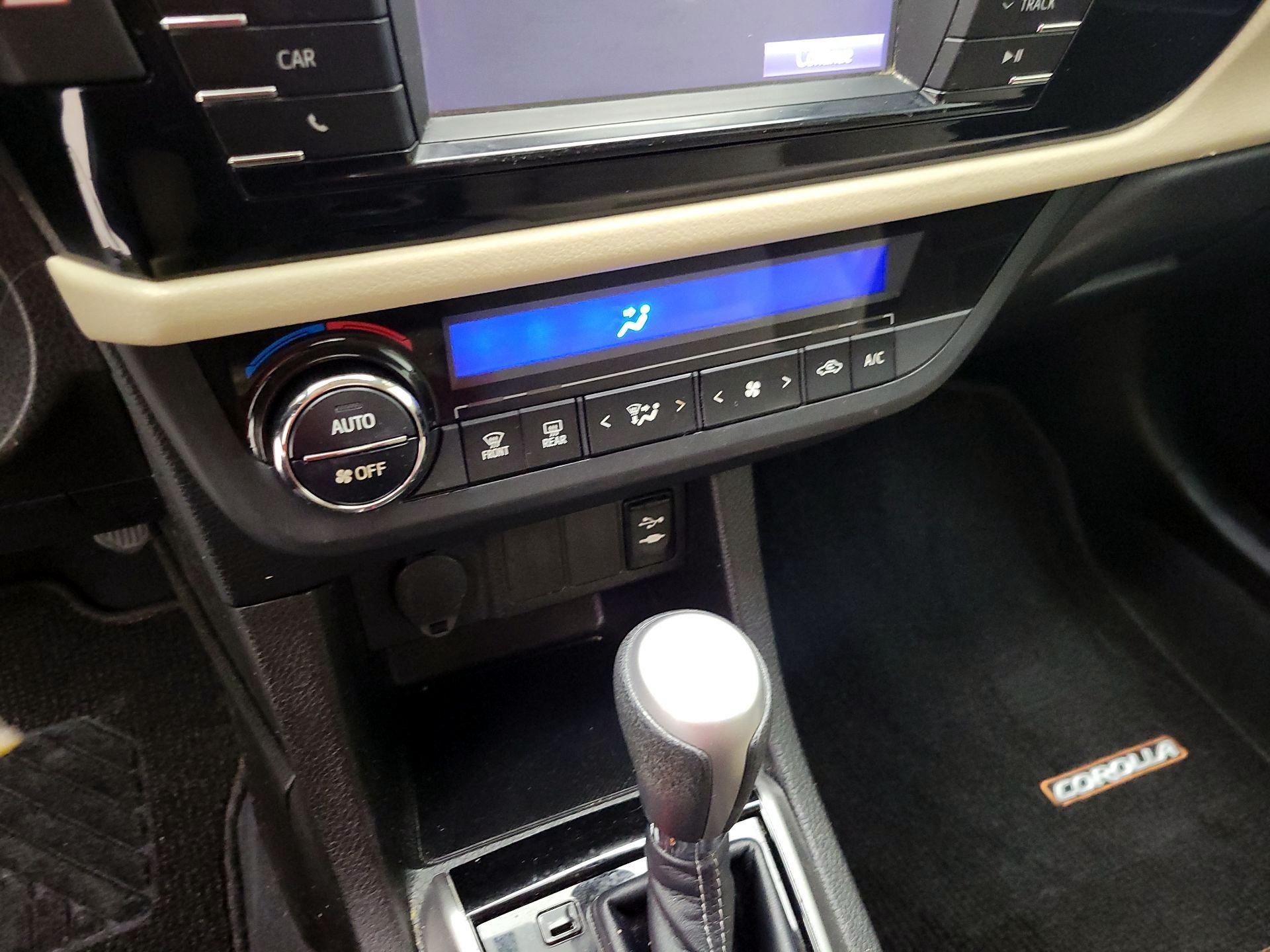 Thumbnail: 2015 Toyota Corolla - 16