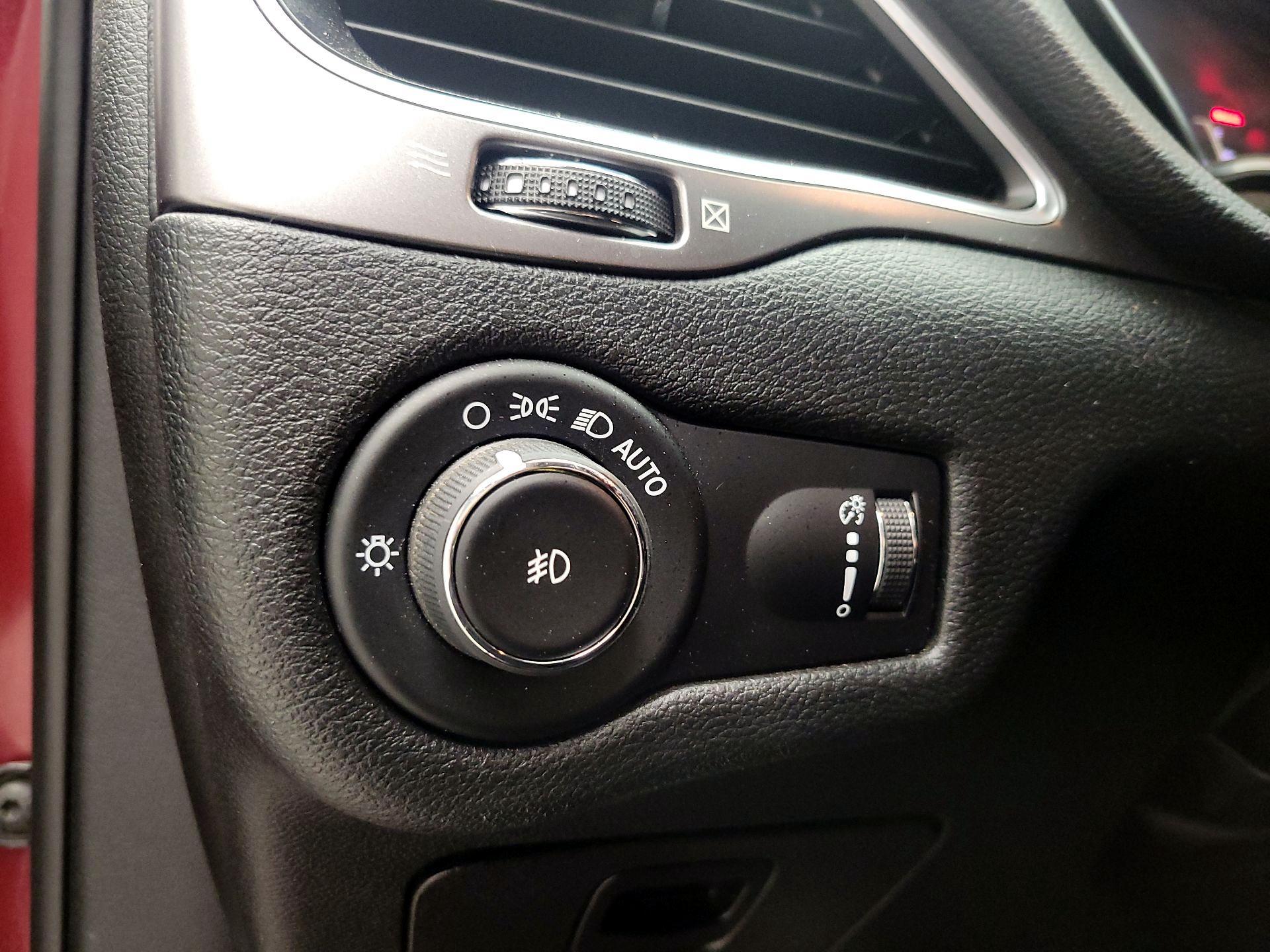 Thumbnail: 2019 Jeep Cherokee - 11
