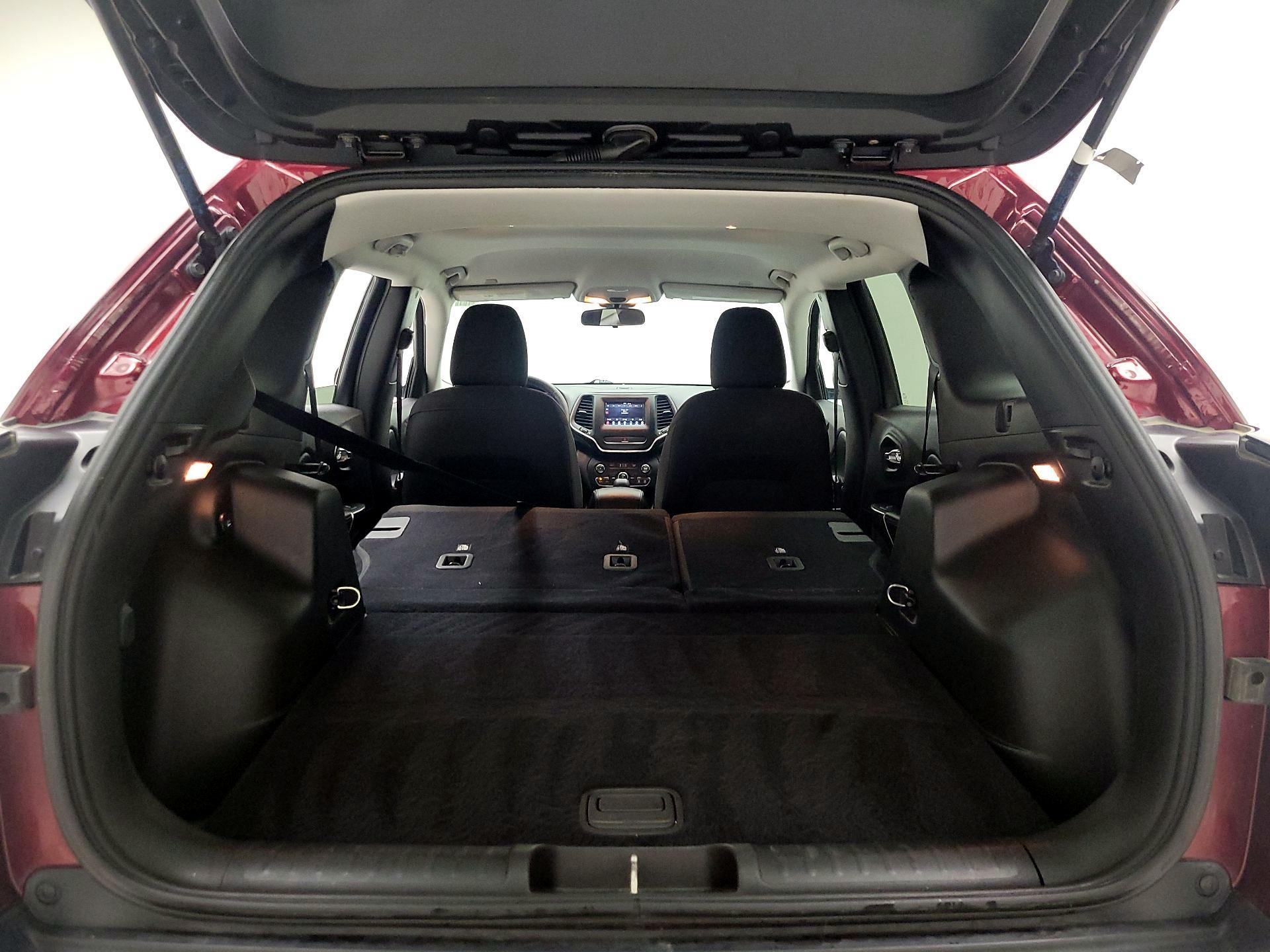 Thumbnail: 2019 Jeep Cherokee - 19