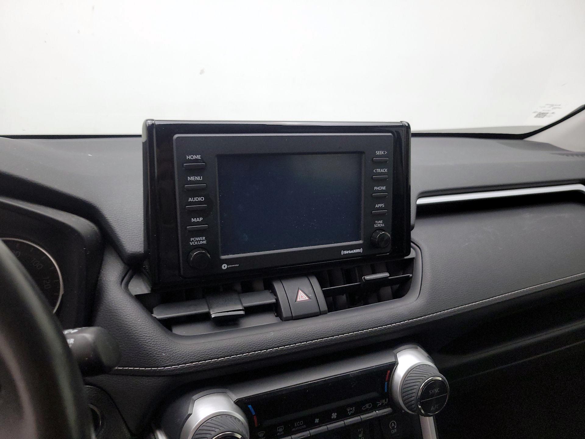 Thumbnail: 2021 Toyota RAV4 - 16
