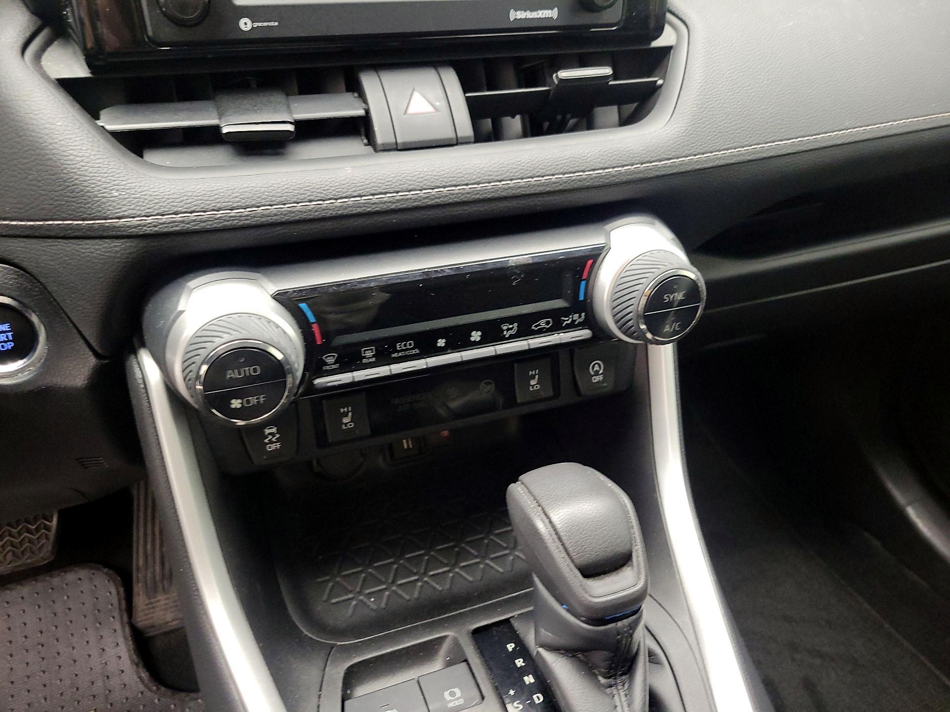 Thumbnail: 2021 Toyota RAV4 - 17