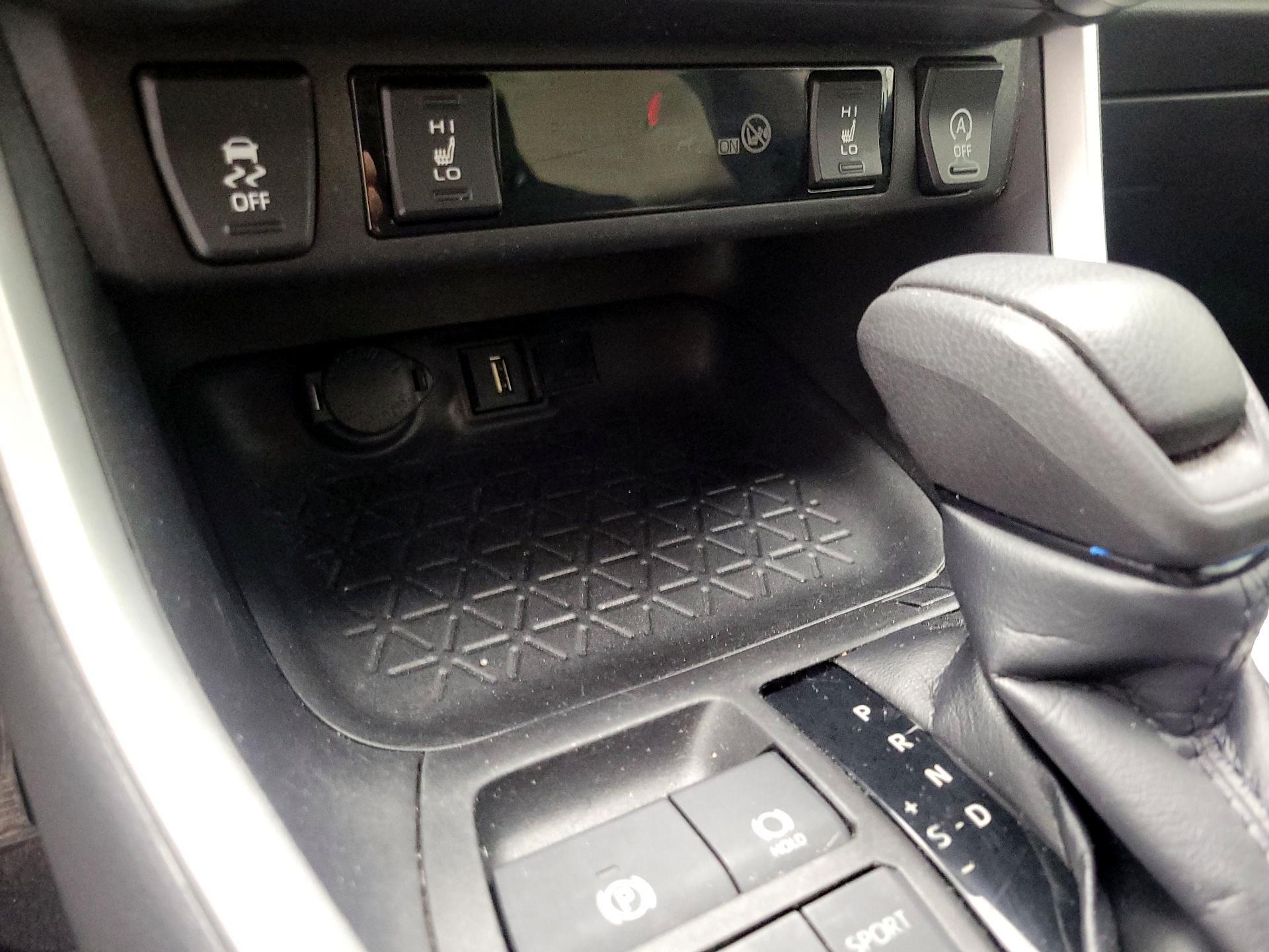 Thumbnail: 2021 Toyota RAV4 - 19