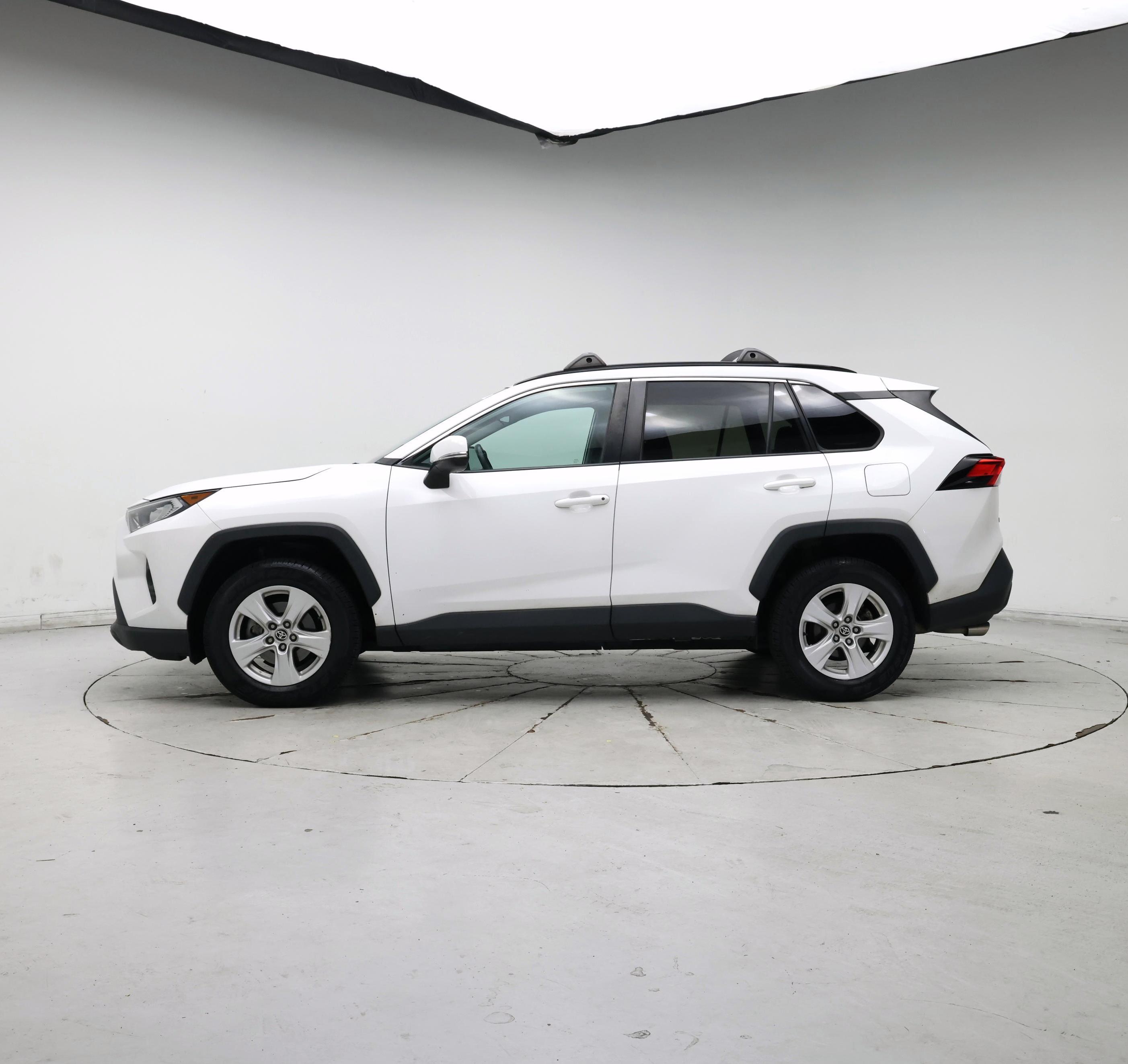 Thumbnail: 2021 Toyota RAV4 - 3